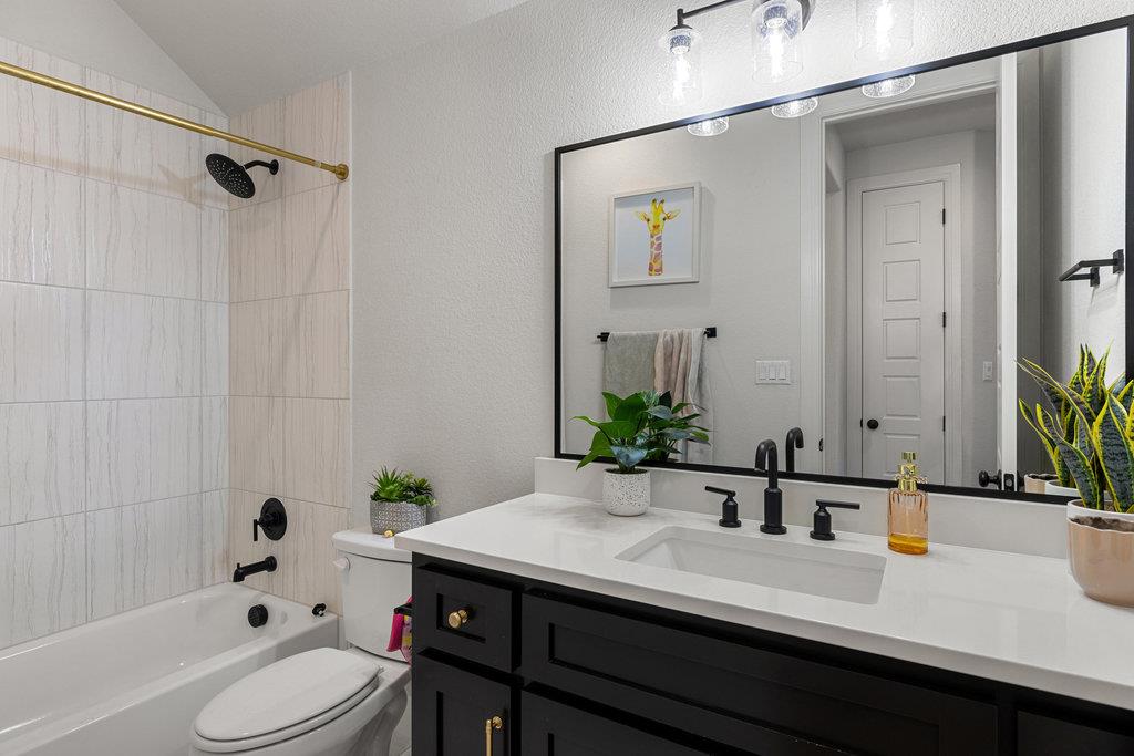 205 Avena Trl, Lakeway, TX 78738