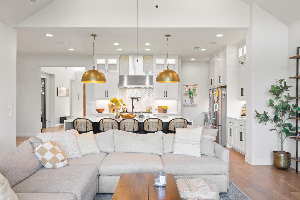 205 Avena Trl, Lakeway, TX 78738