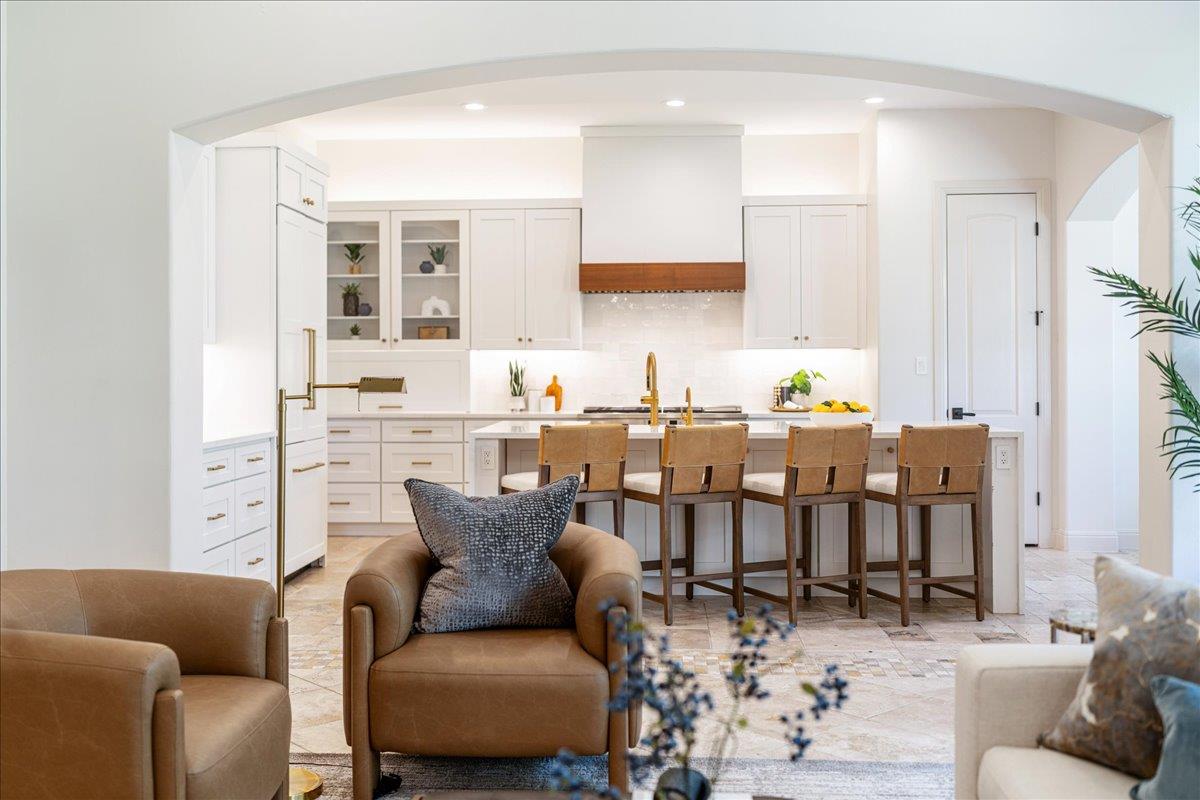 213 Black Wolf Run, Austin, TX 78738