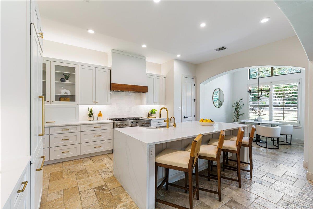 213 Black Wolf Run, Austin, TX 78738