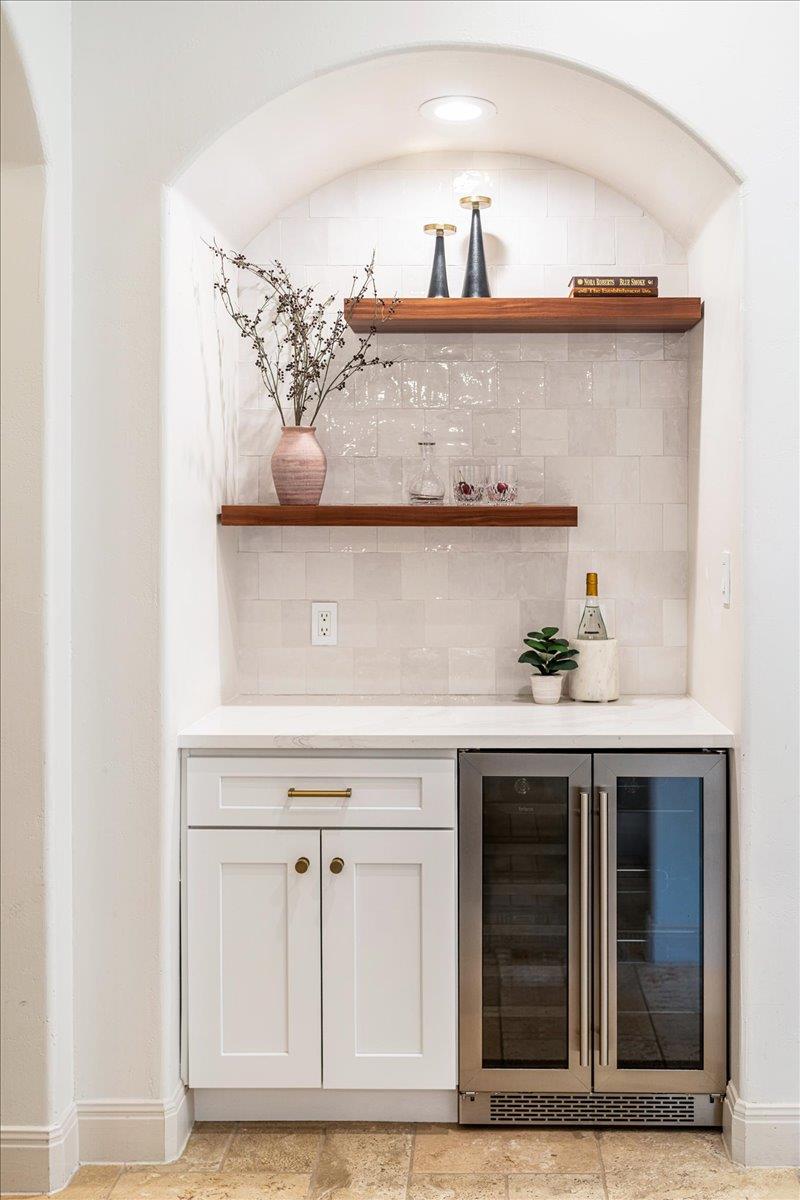 213 Black Wolf Run, Austin, TX 78738