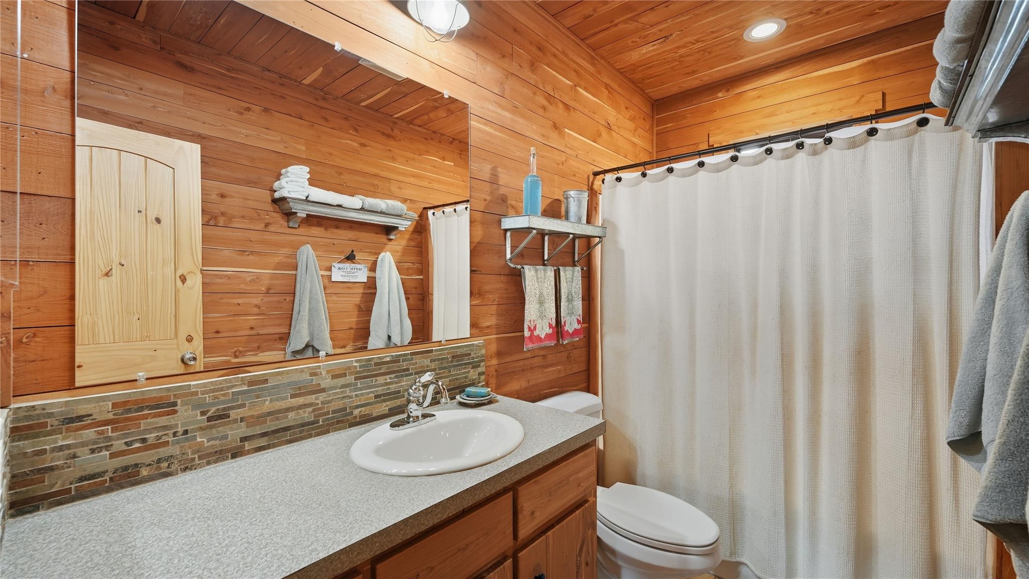 2656 River Bend Rd, Smithville, TX 78957