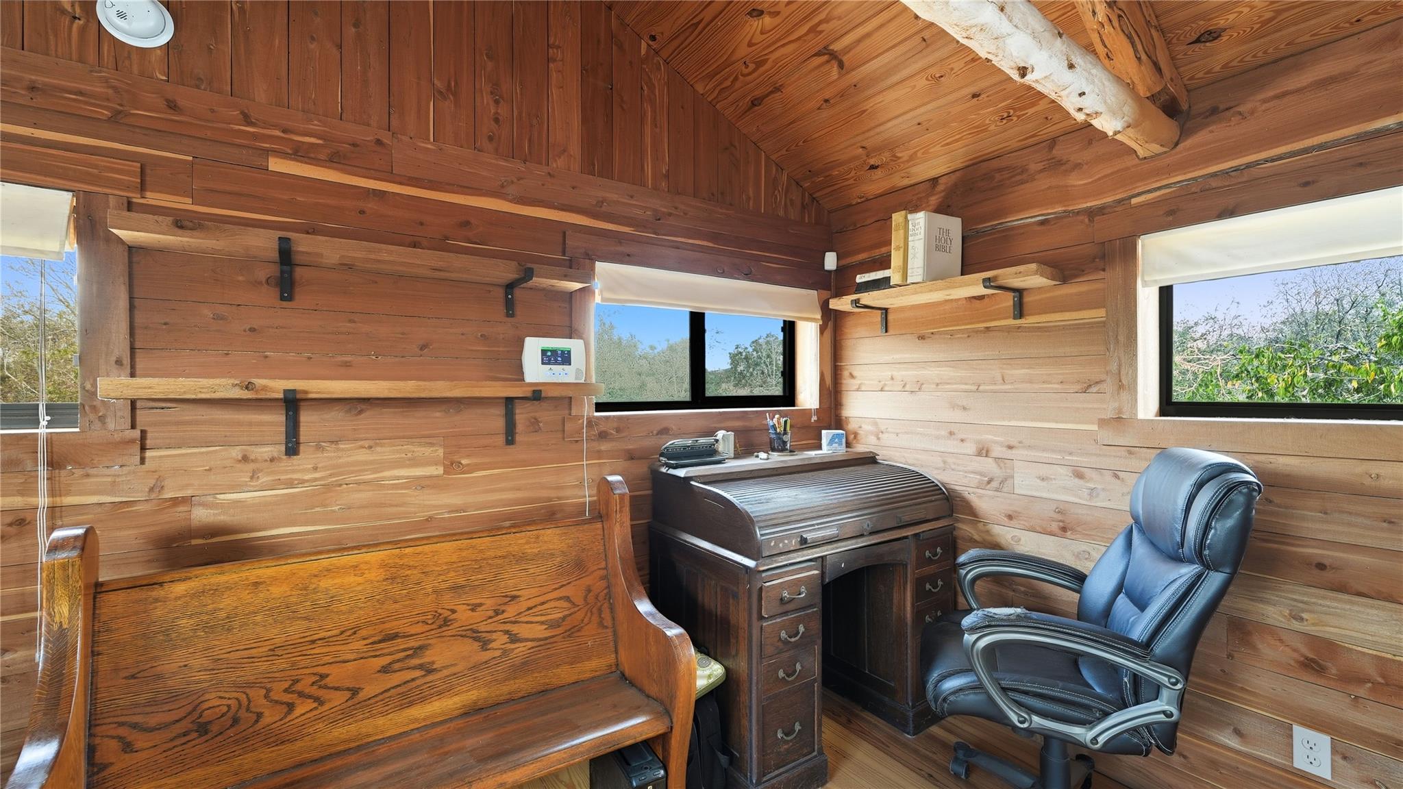 2656 River Bend Rd, Smithville, TX 78957