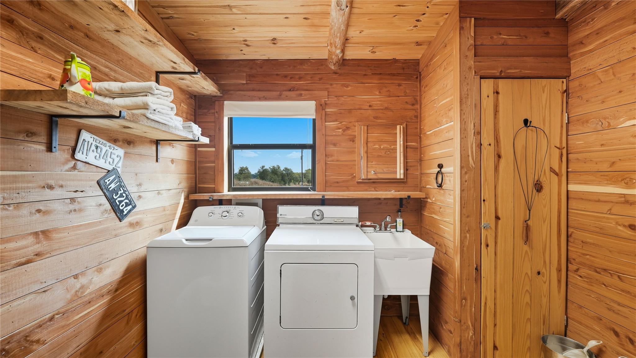 2656 River Bend Rd, Smithville, TX 78957