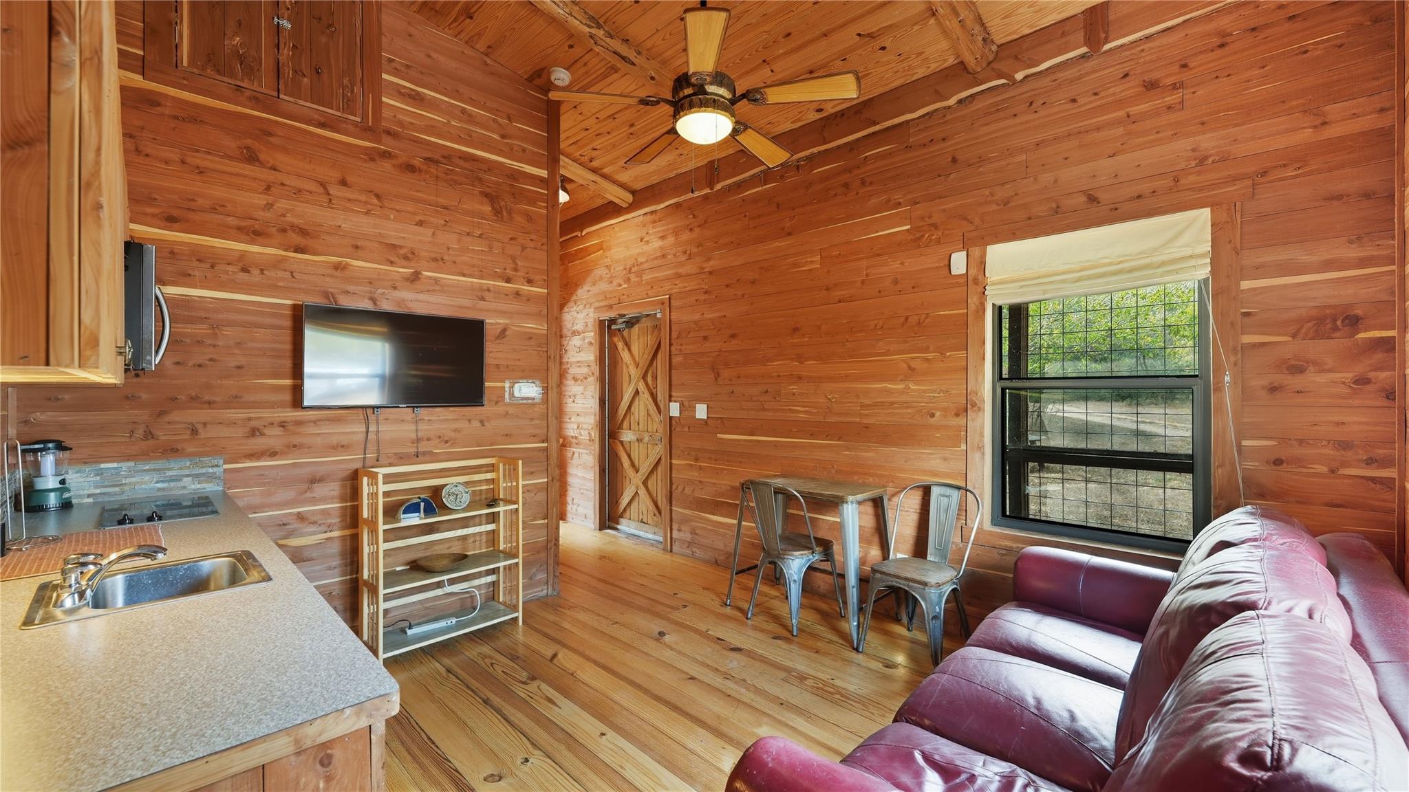 2656 River Bend Rd, Smithville, TX 78957