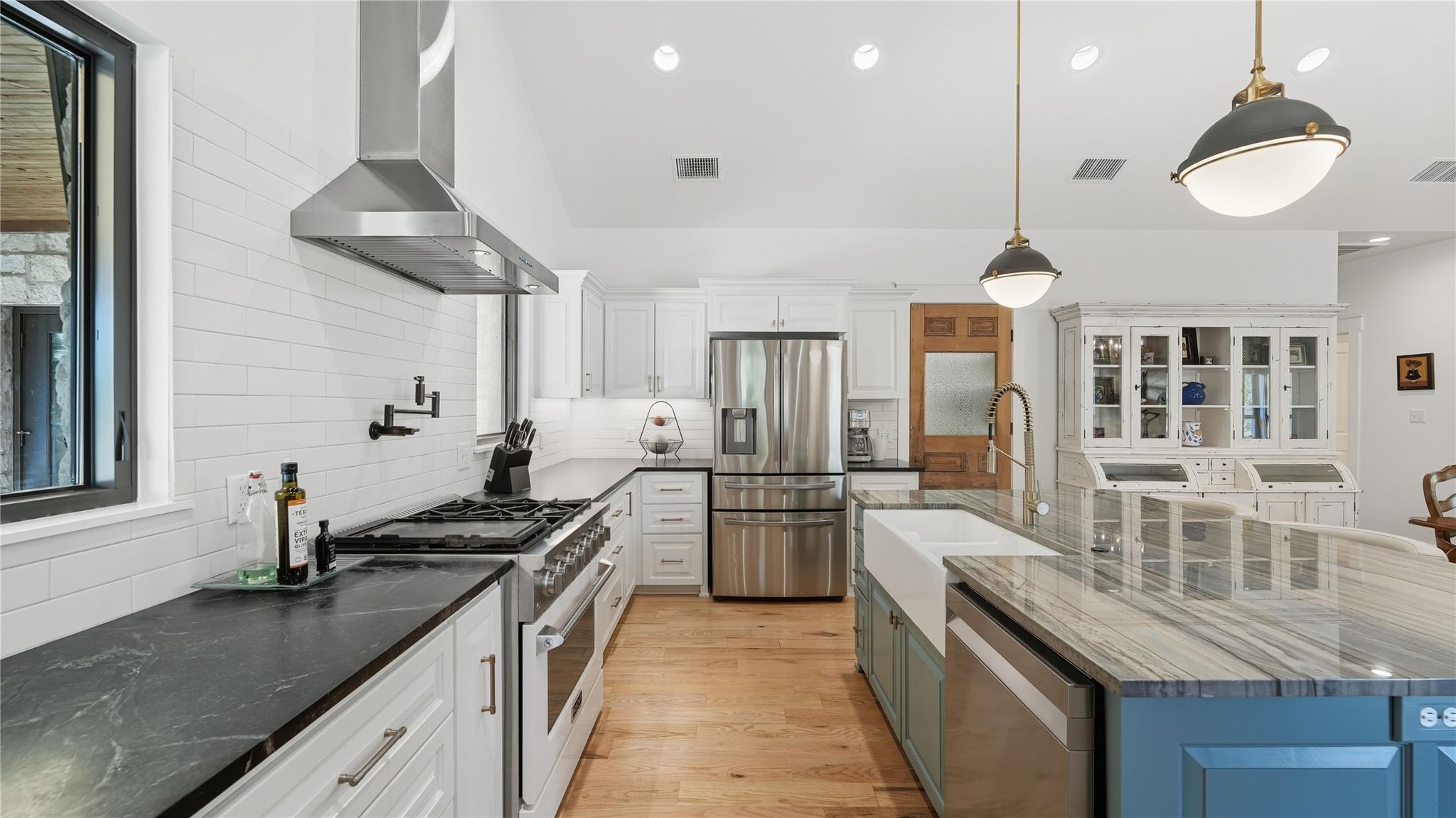 2656 River Bend Rd, Smithville, TX 78957