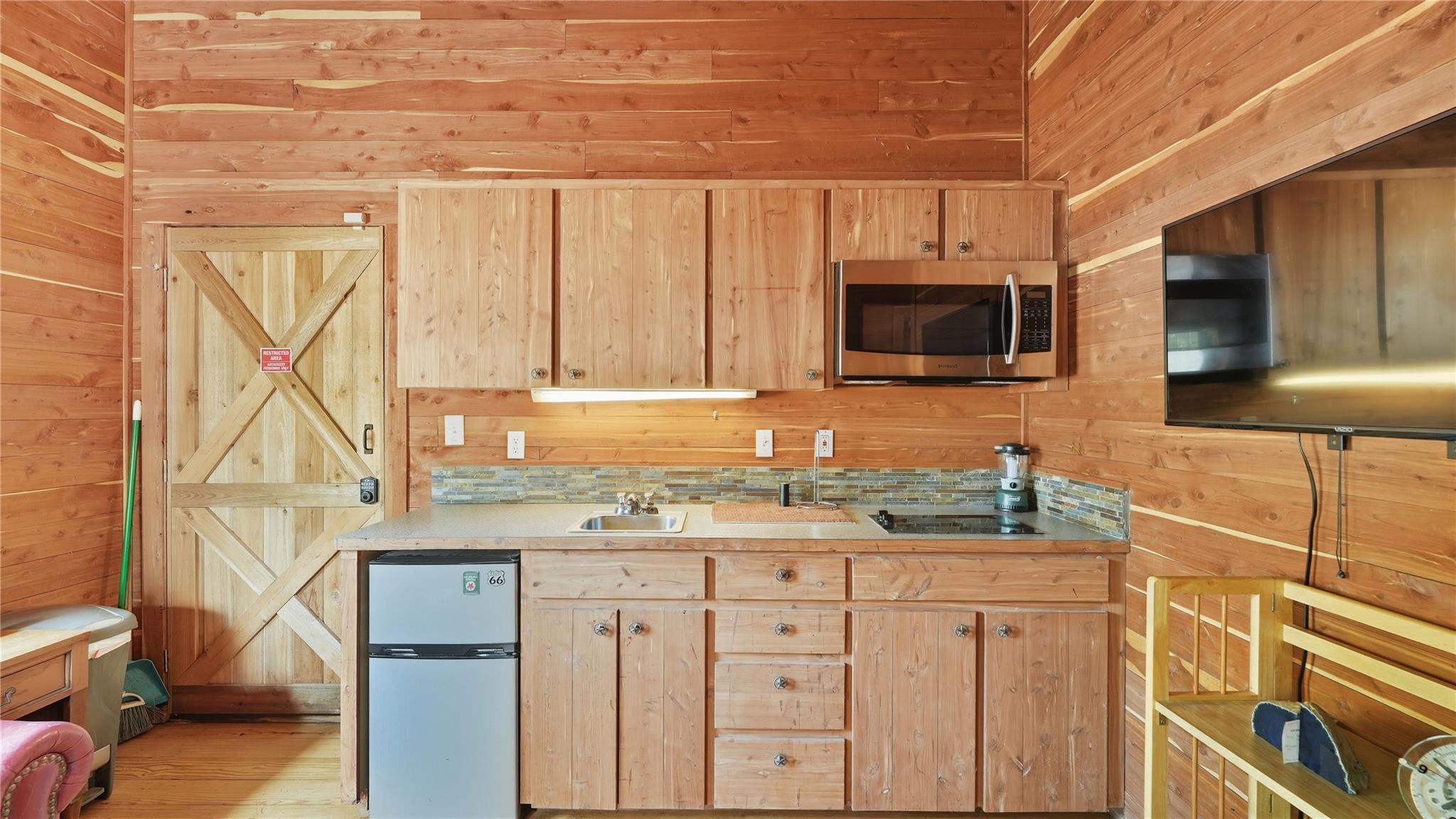 2656 River Bend Rd, Smithville, TX 78957