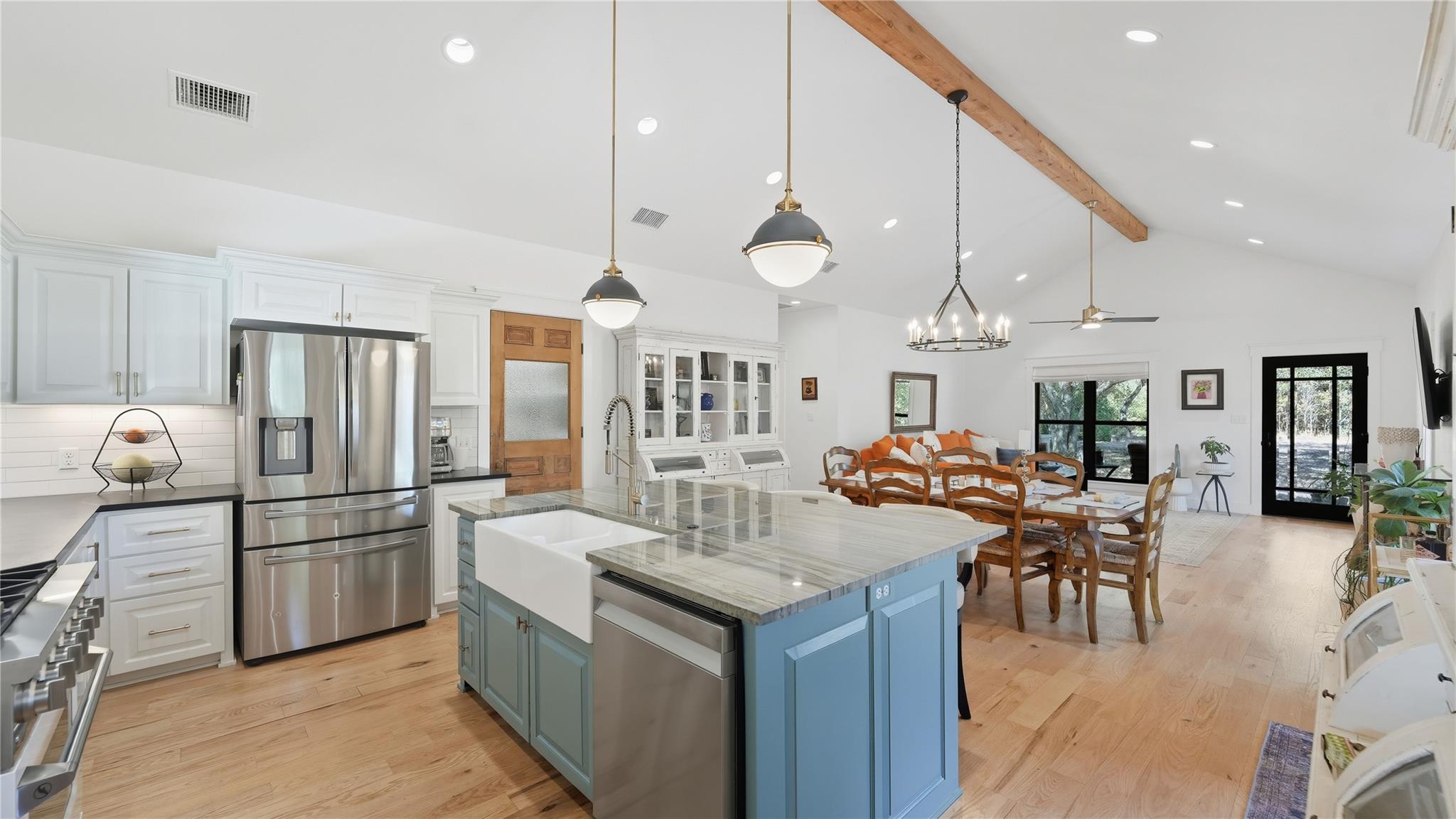 2656 River Bend Rd, Smithville, TX 78957