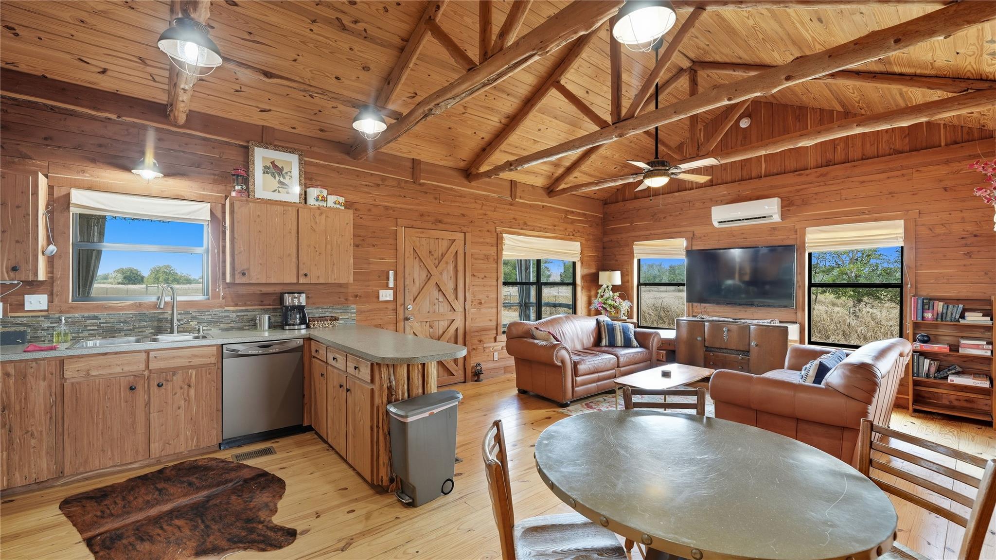 2656 River Bend Rd, Smithville, TX 78957