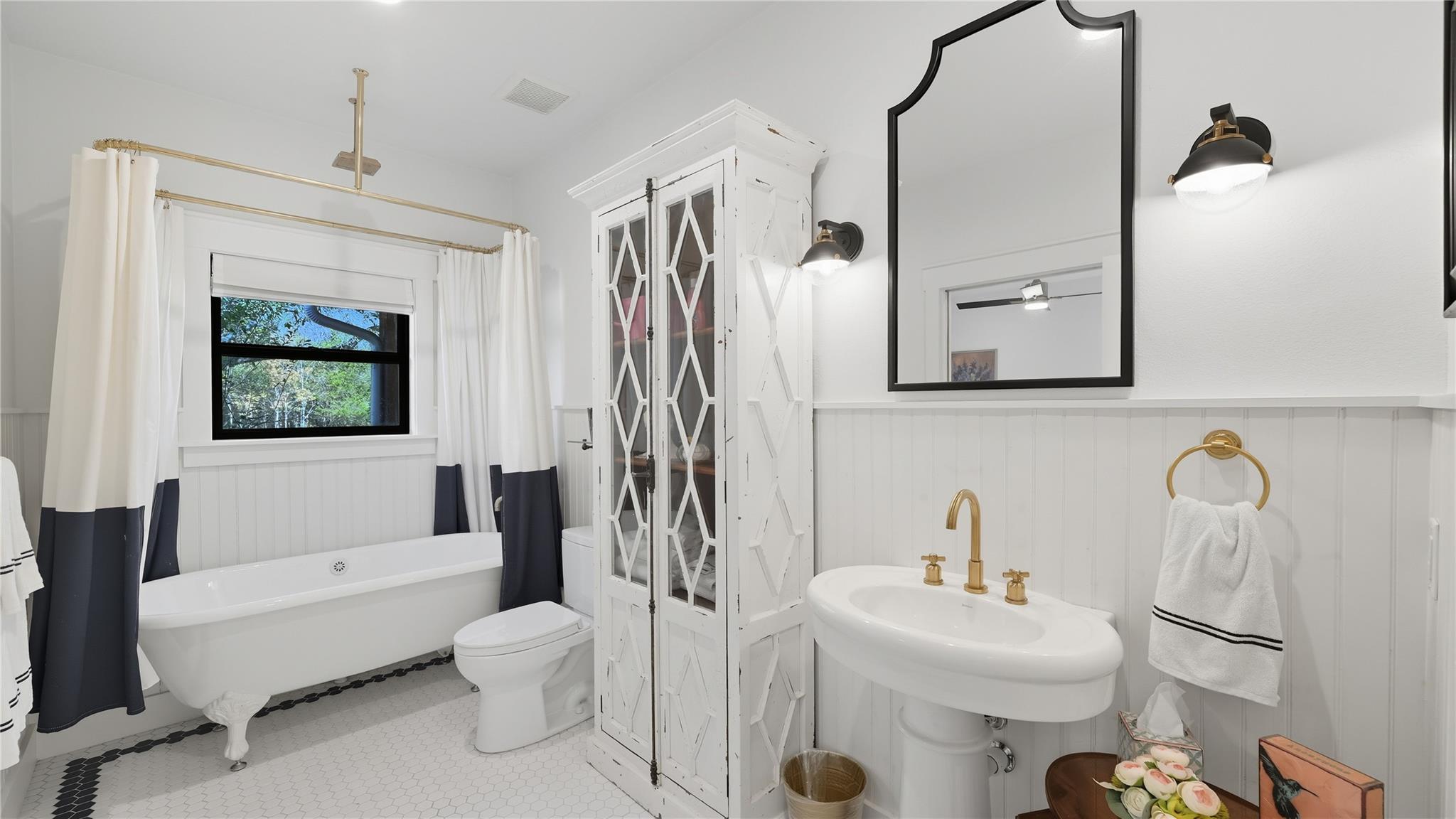 2656 River Bend Rd, Smithville, TX 78957