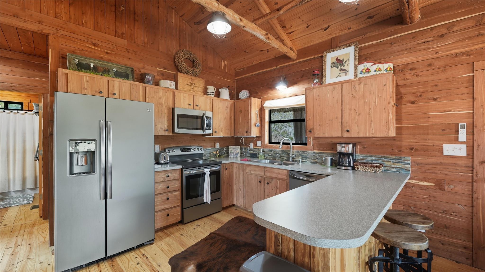 2656 River Bend Rd, Smithville, TX 78957