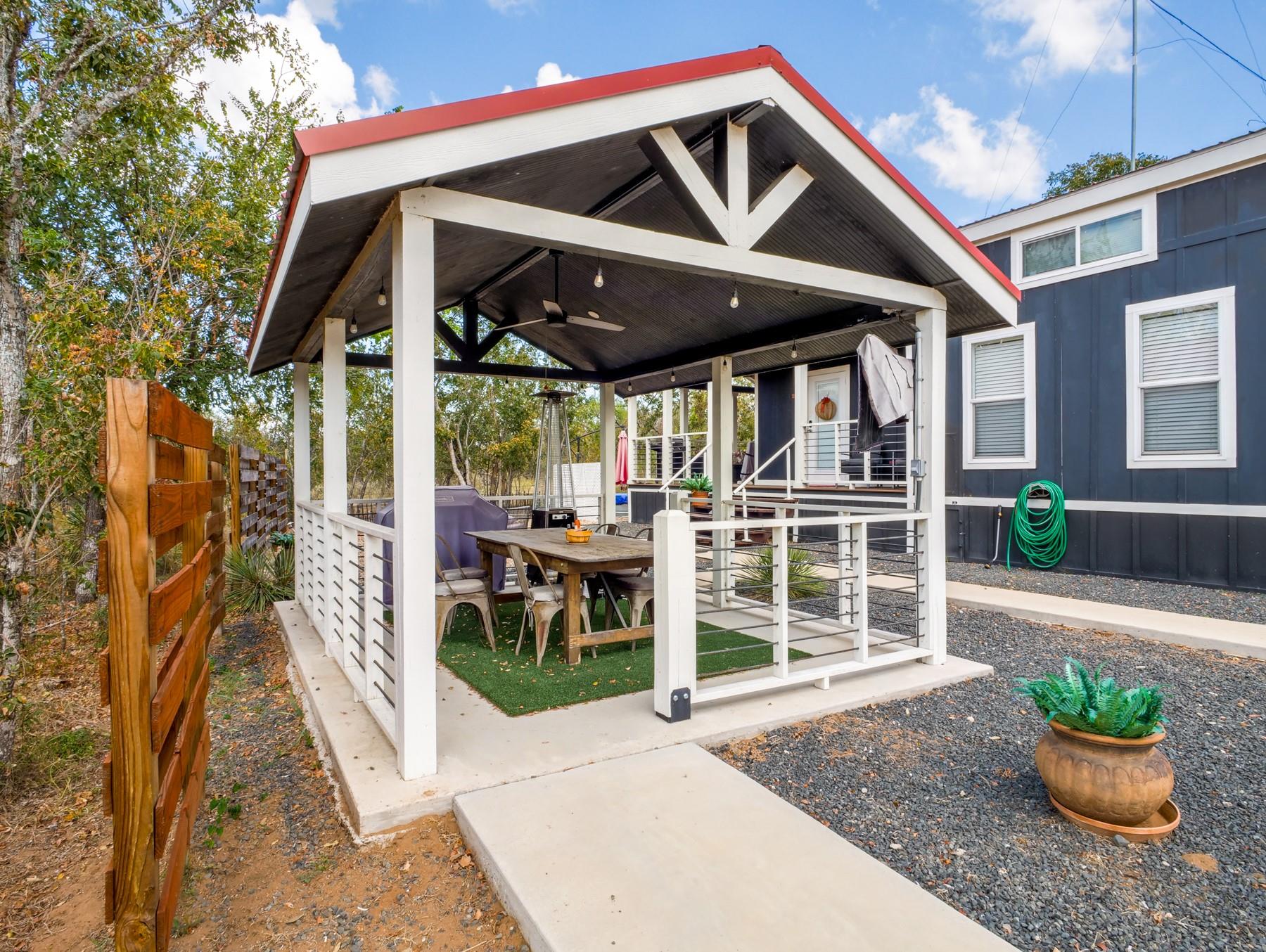 4113 Hermosa Dr, Kingsland, TX 78639