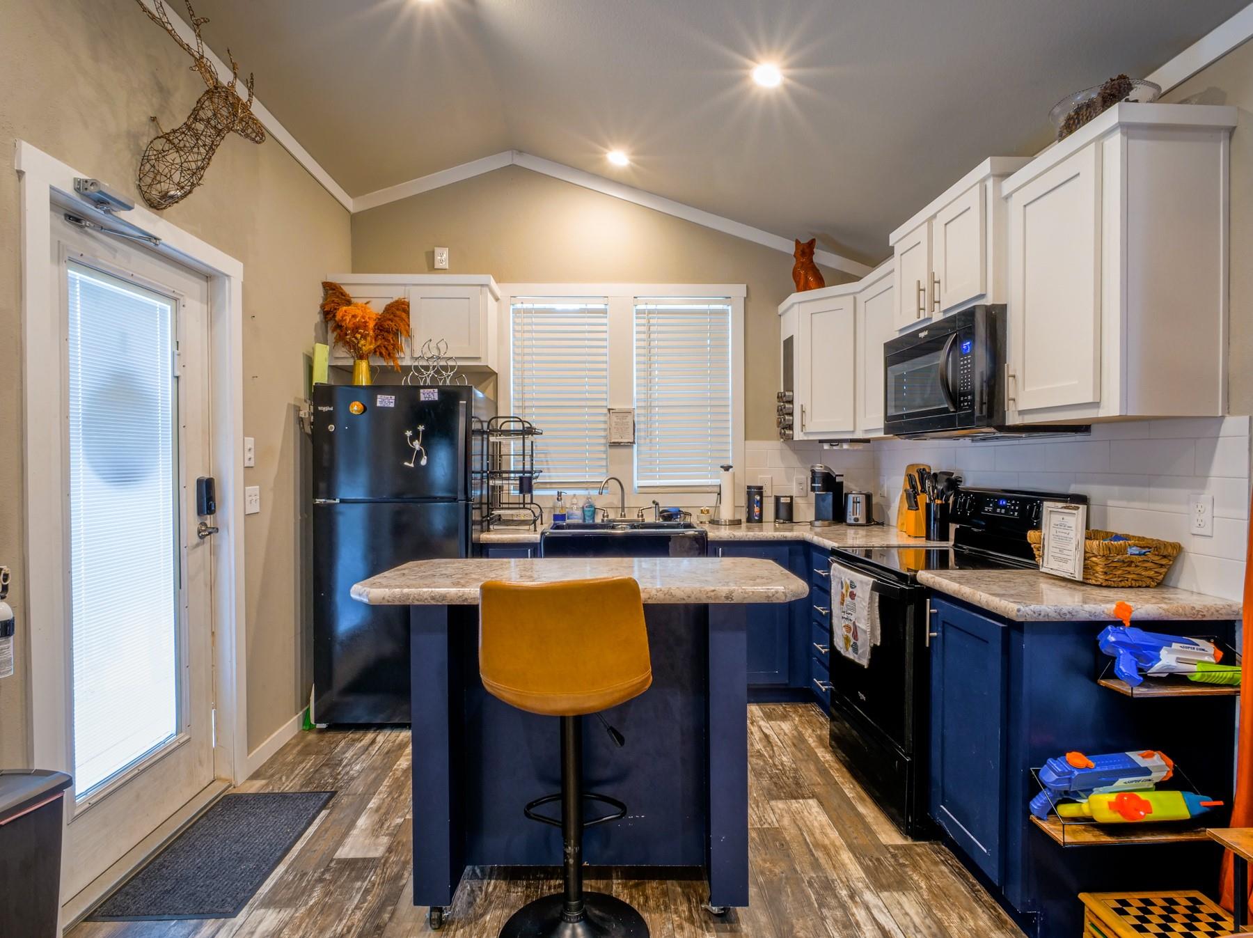 4113 Hermosa Dr, Kingsland, TX 78639