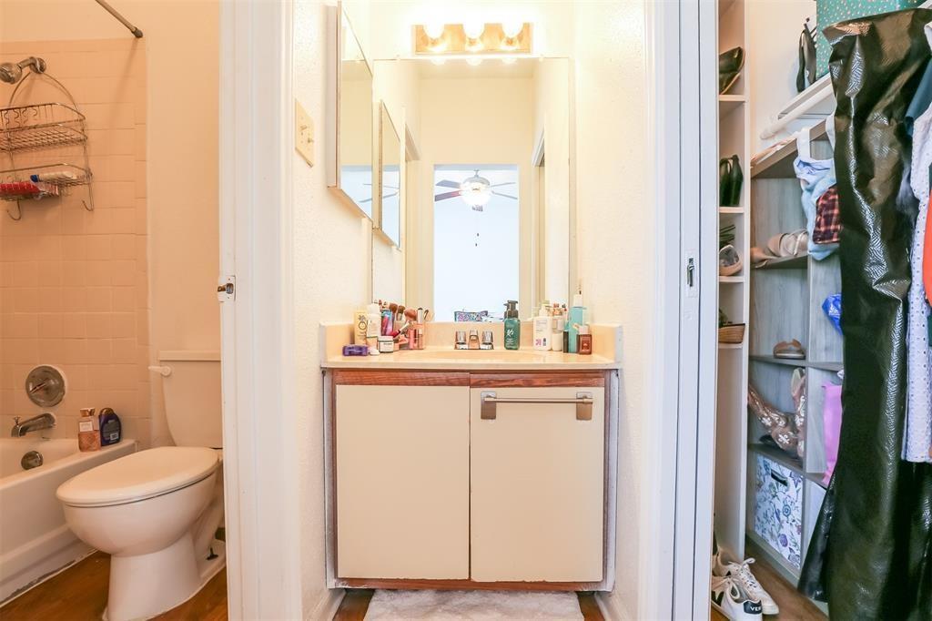 912 W 22nd St # 202, Austin, TX 78705