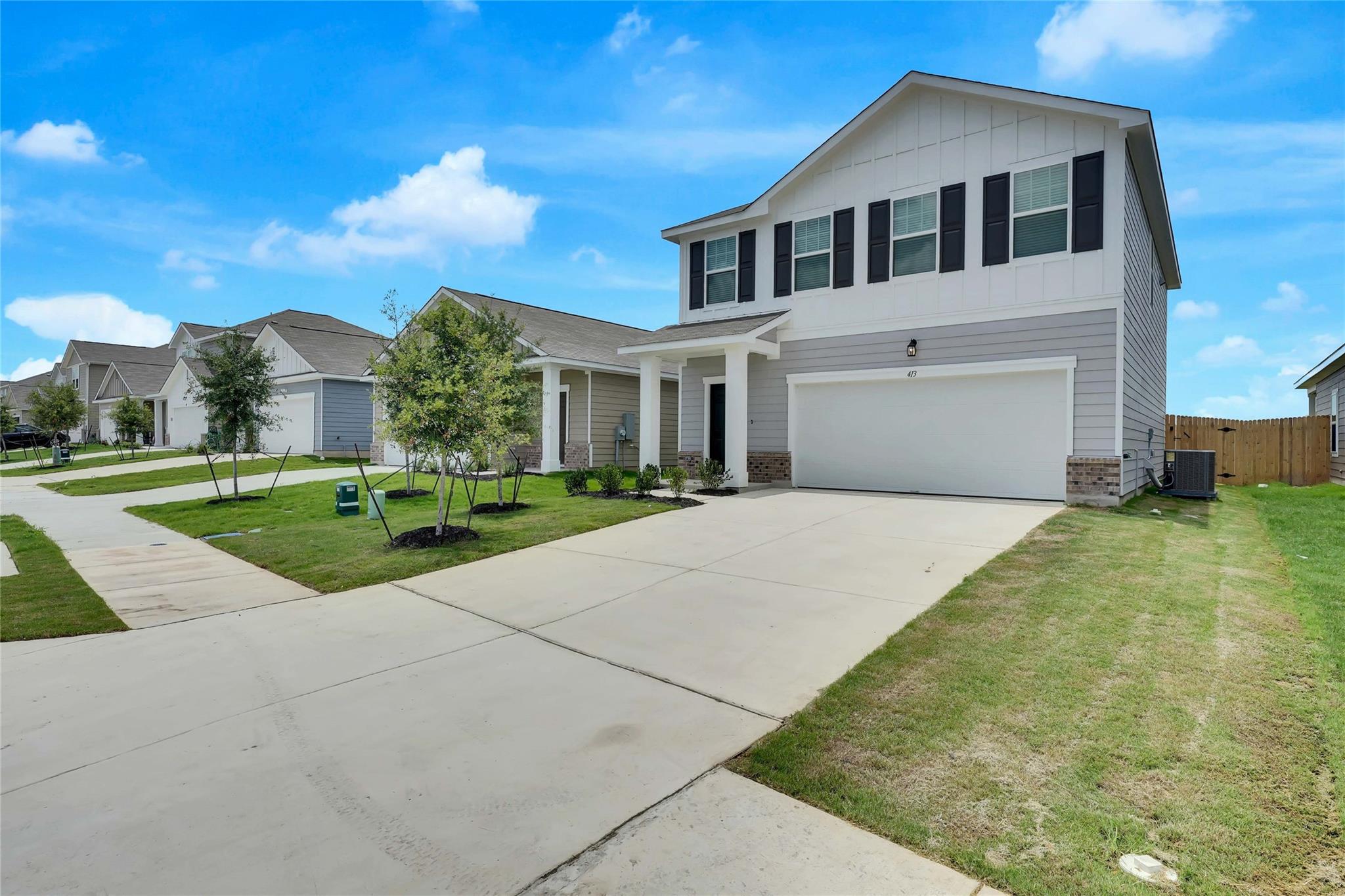 413 Redfish Ln, Hutto, TX 78634