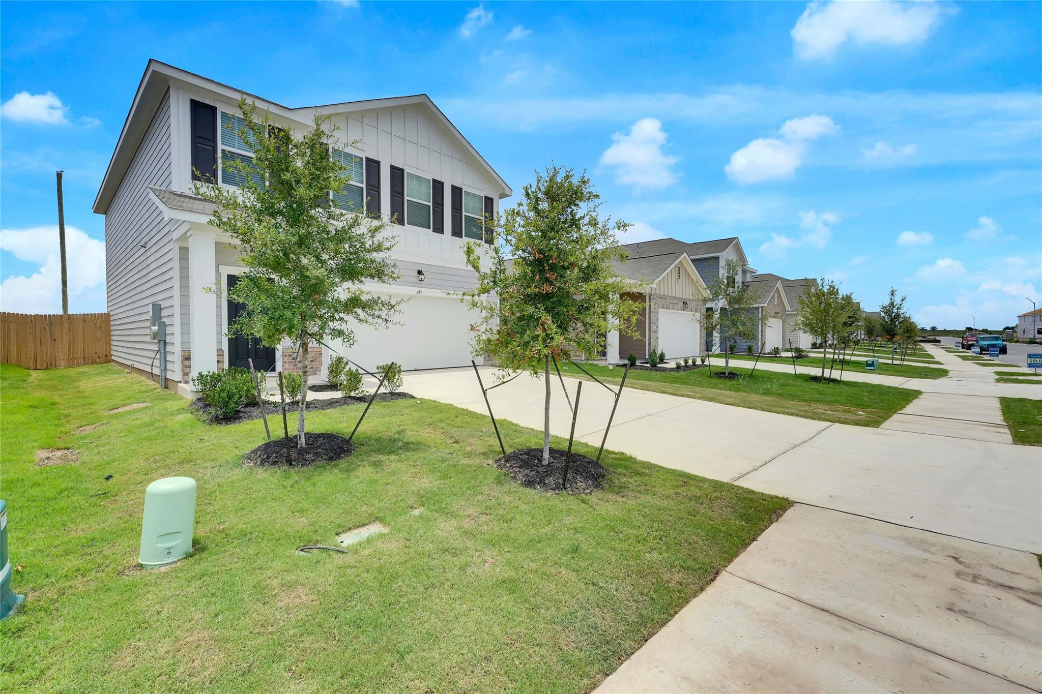 413 Redfish Ln, Hutto, TX 78634