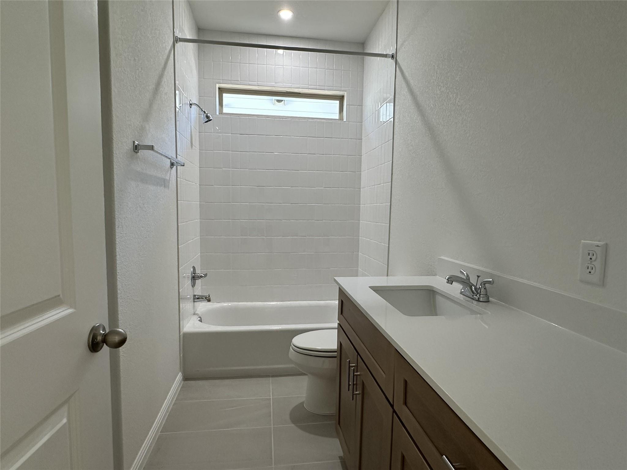 717 Treadwell Ln, Kyle, TX 78640