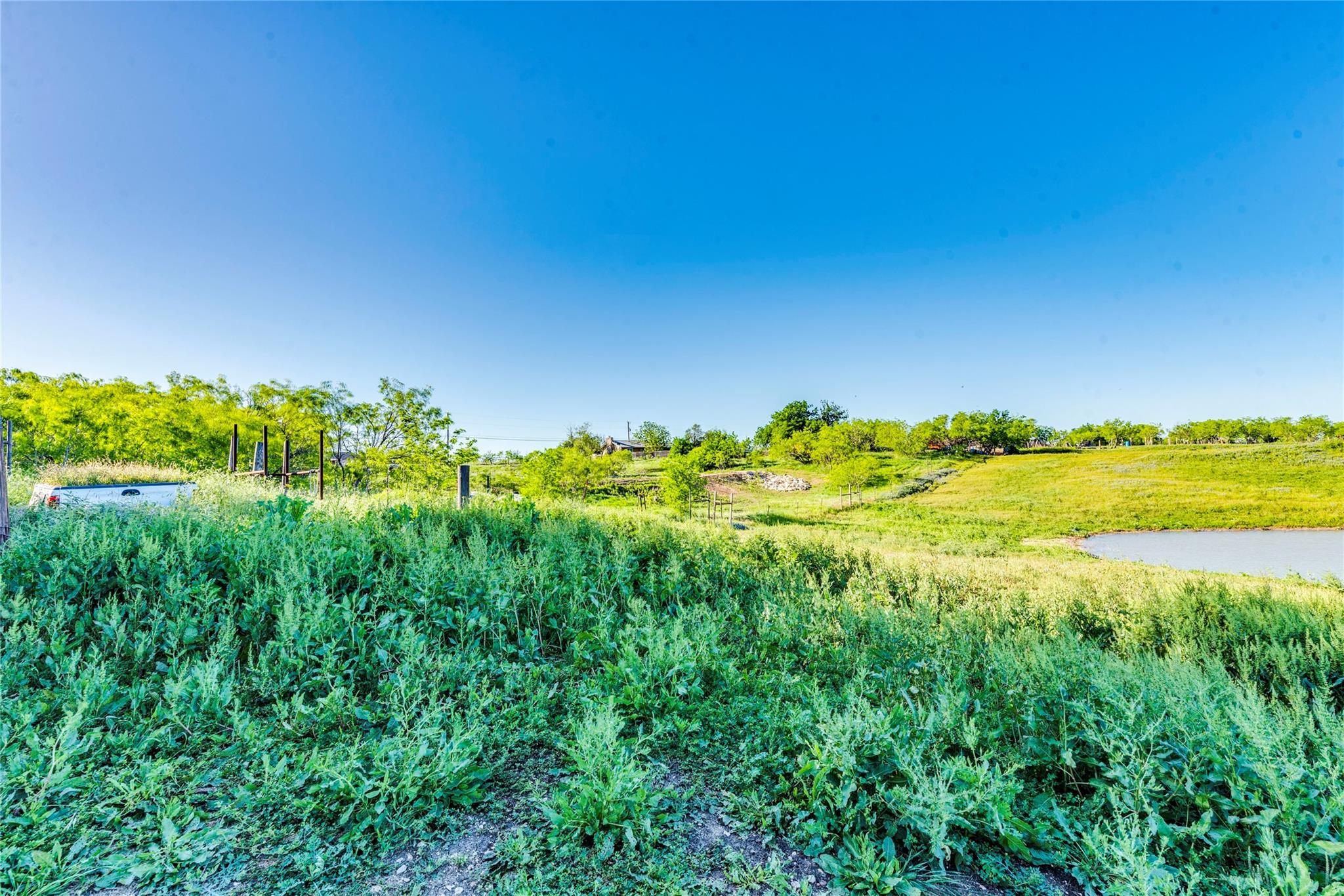 501 Engelke Rd, Niederwald, TX 78640