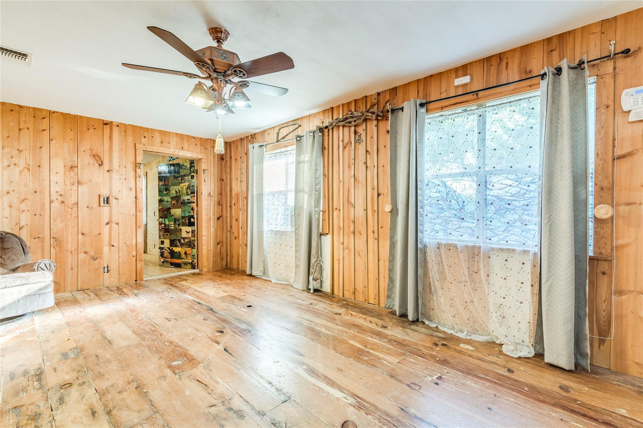 501 Engelke Rd, Niederwald, TX 78640