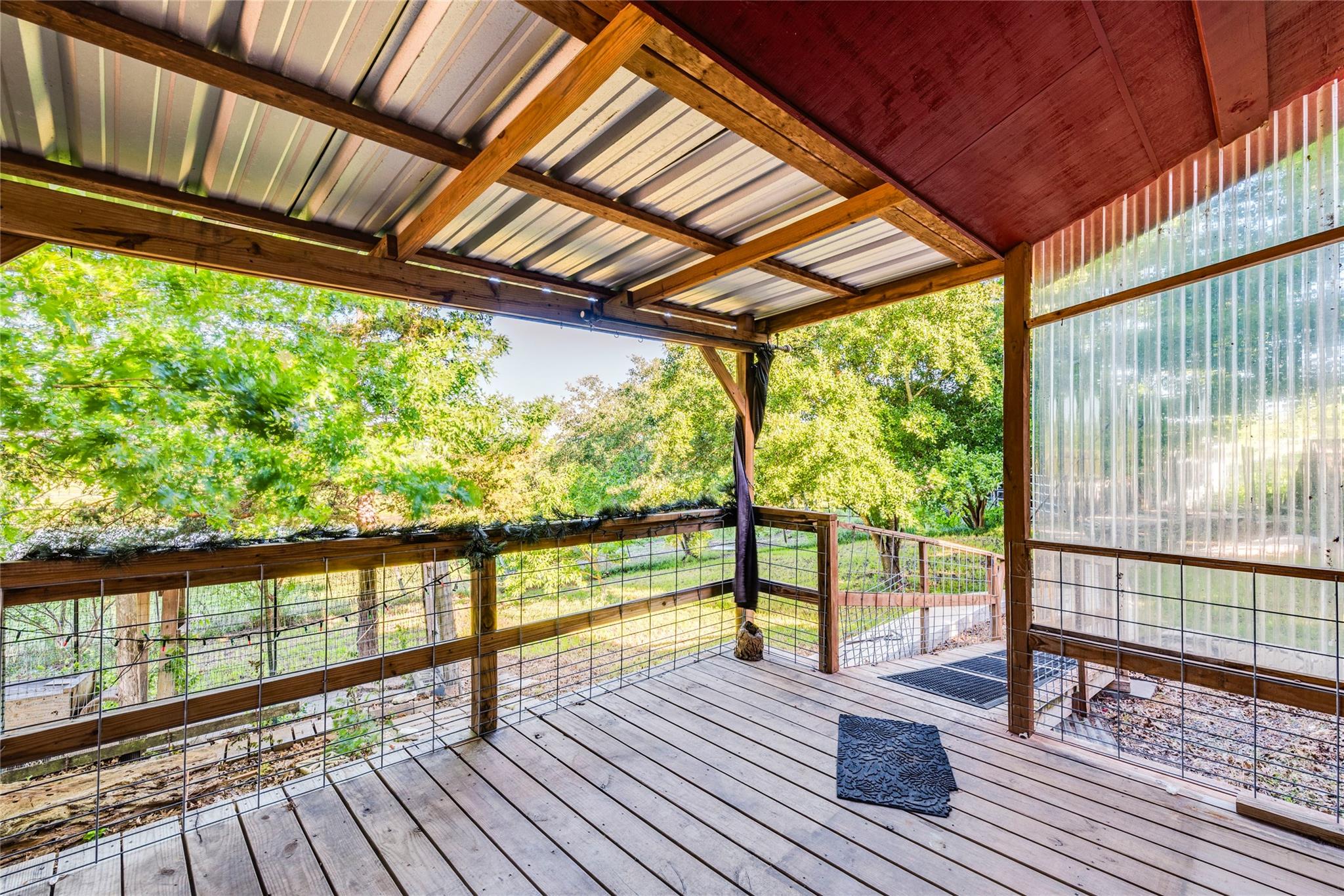 501 Engelke Rd, Niederwald, TX 78640