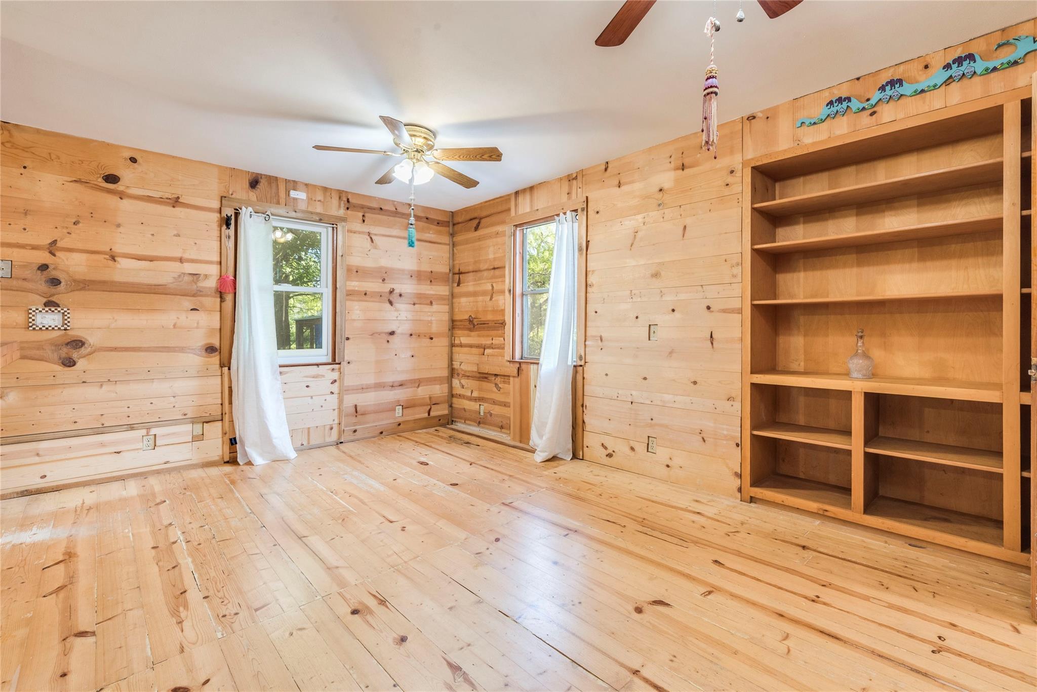 501 Engelke Rd, Niederwald, TX 78640