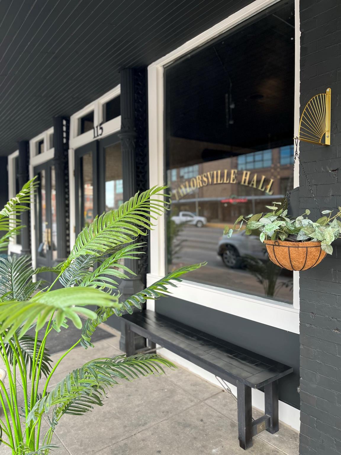 115 W 2nd St, Taylor, TX 76574