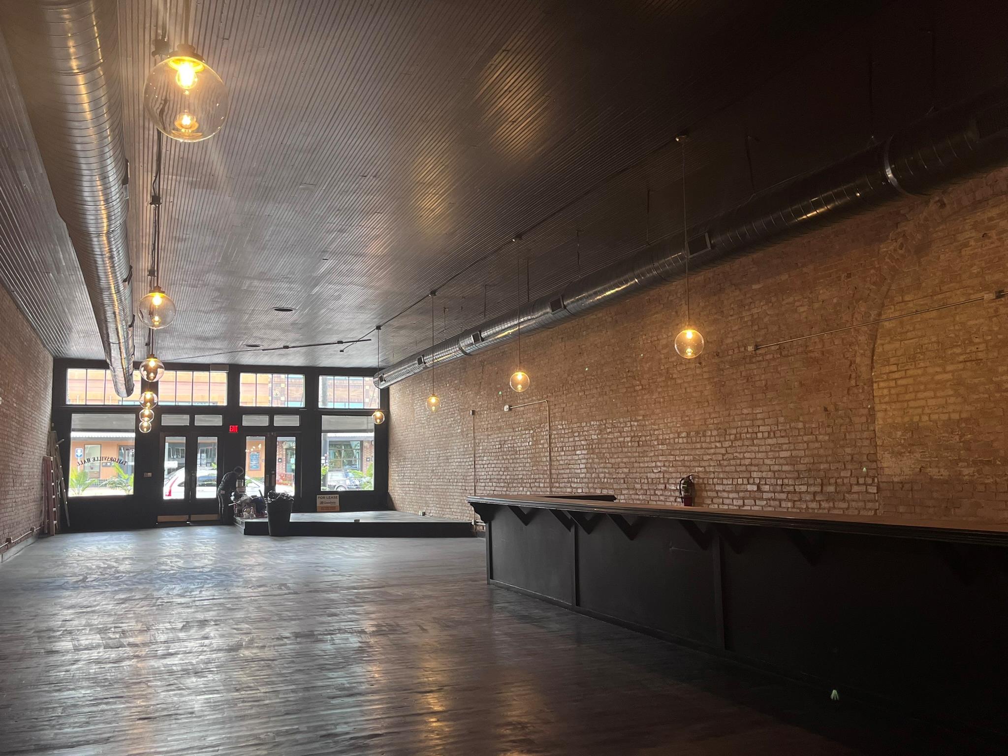 115 W 2nd St, Taylor, TX 76574