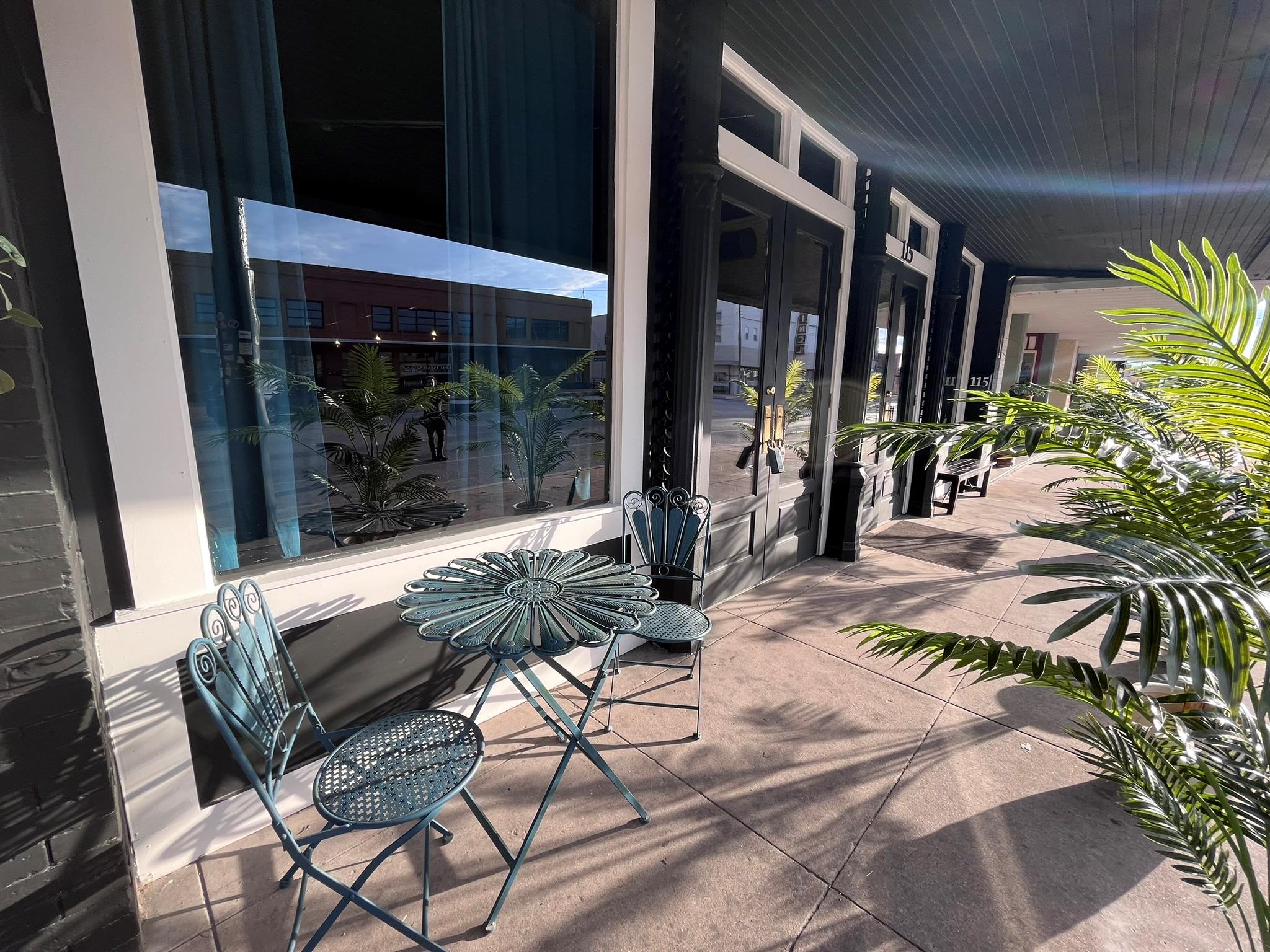 115 W 2nd St, Taylor, TX 76574