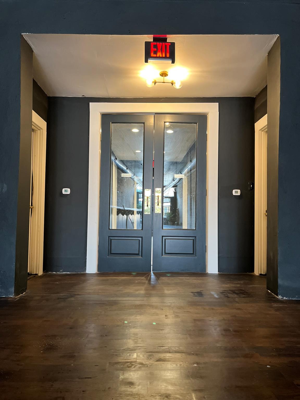 115 W 2nd St, Taylor, TX 76574