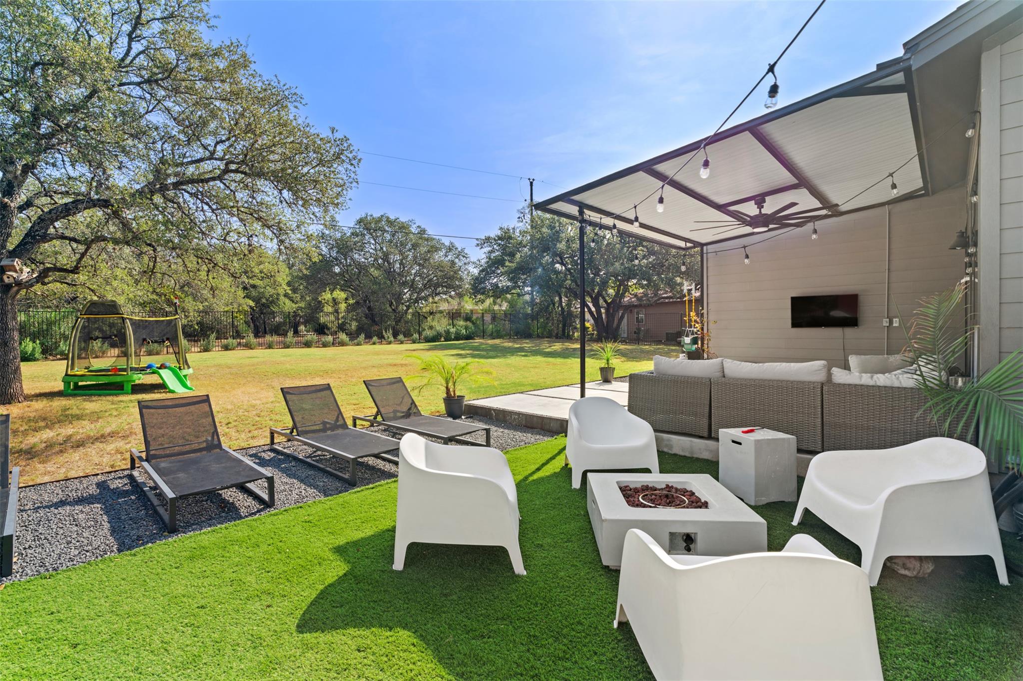 330 Kendall Rd, Spicewood, TX 78669