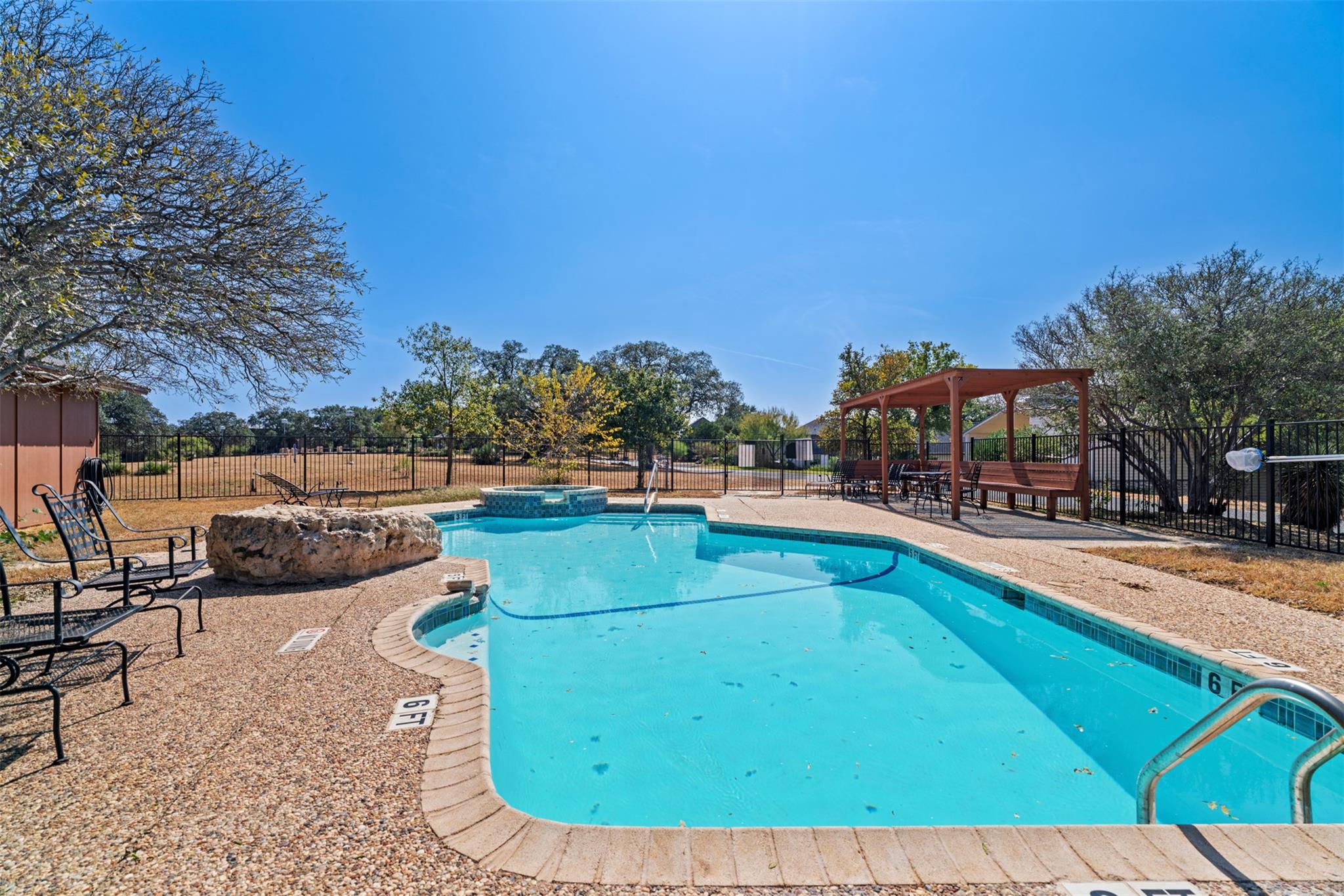 330 Kendall Rd, Spicewood, TX 78669