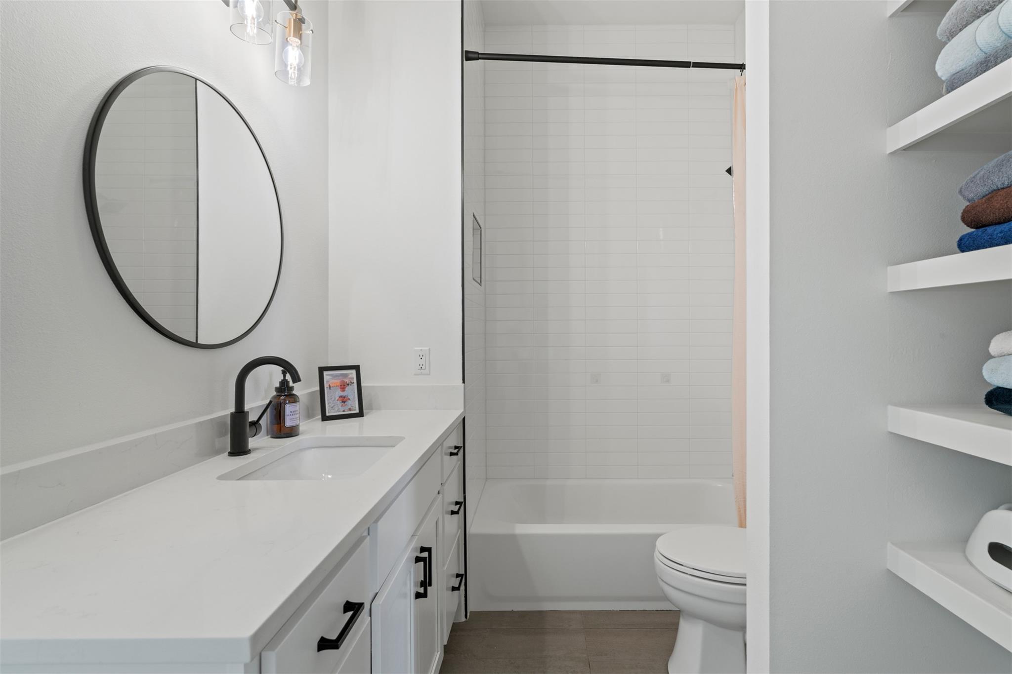 330 Kendall Rd, Spicewood, TX 78669