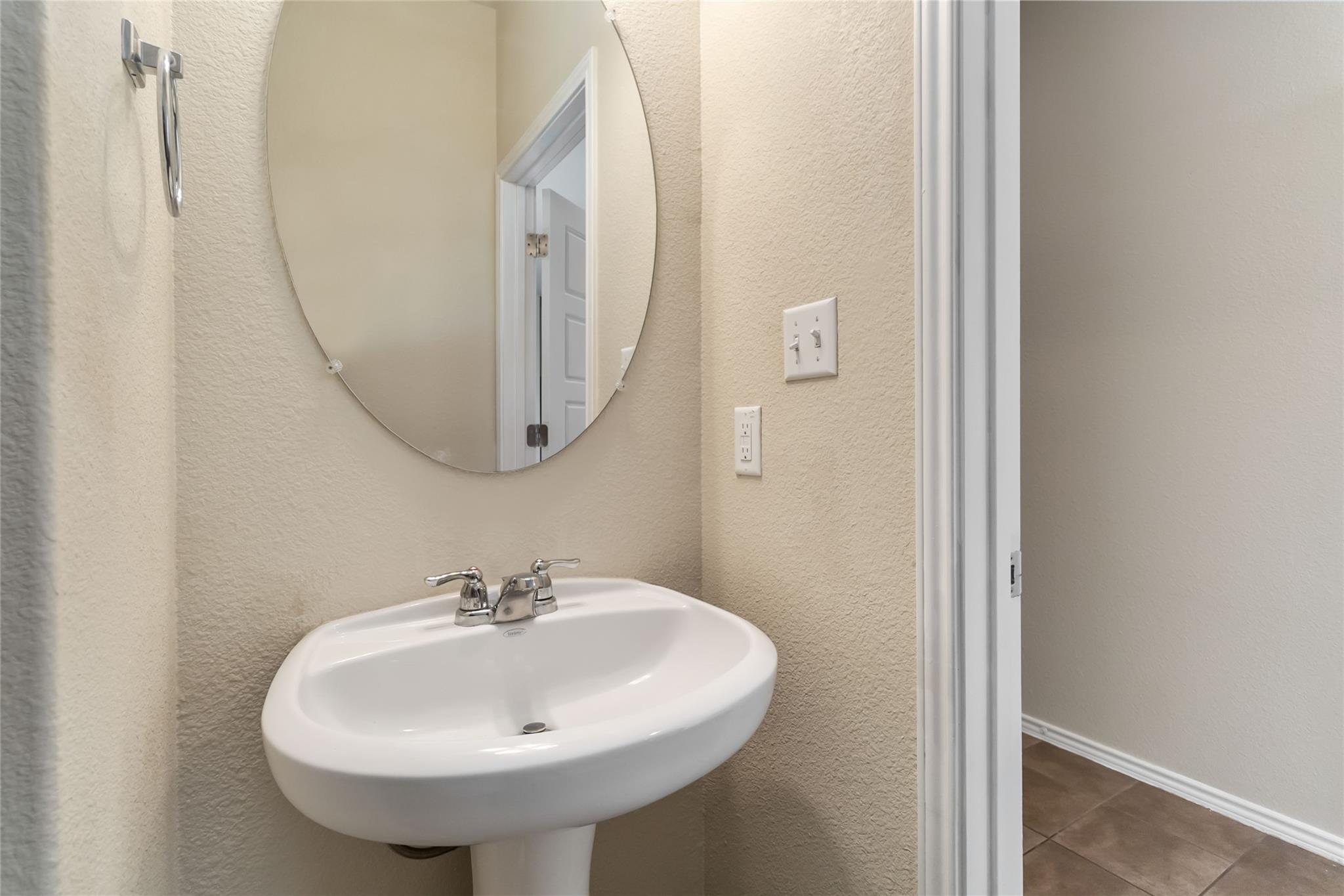 137 Gray Wolf Dr, San Marcos, TX 78666