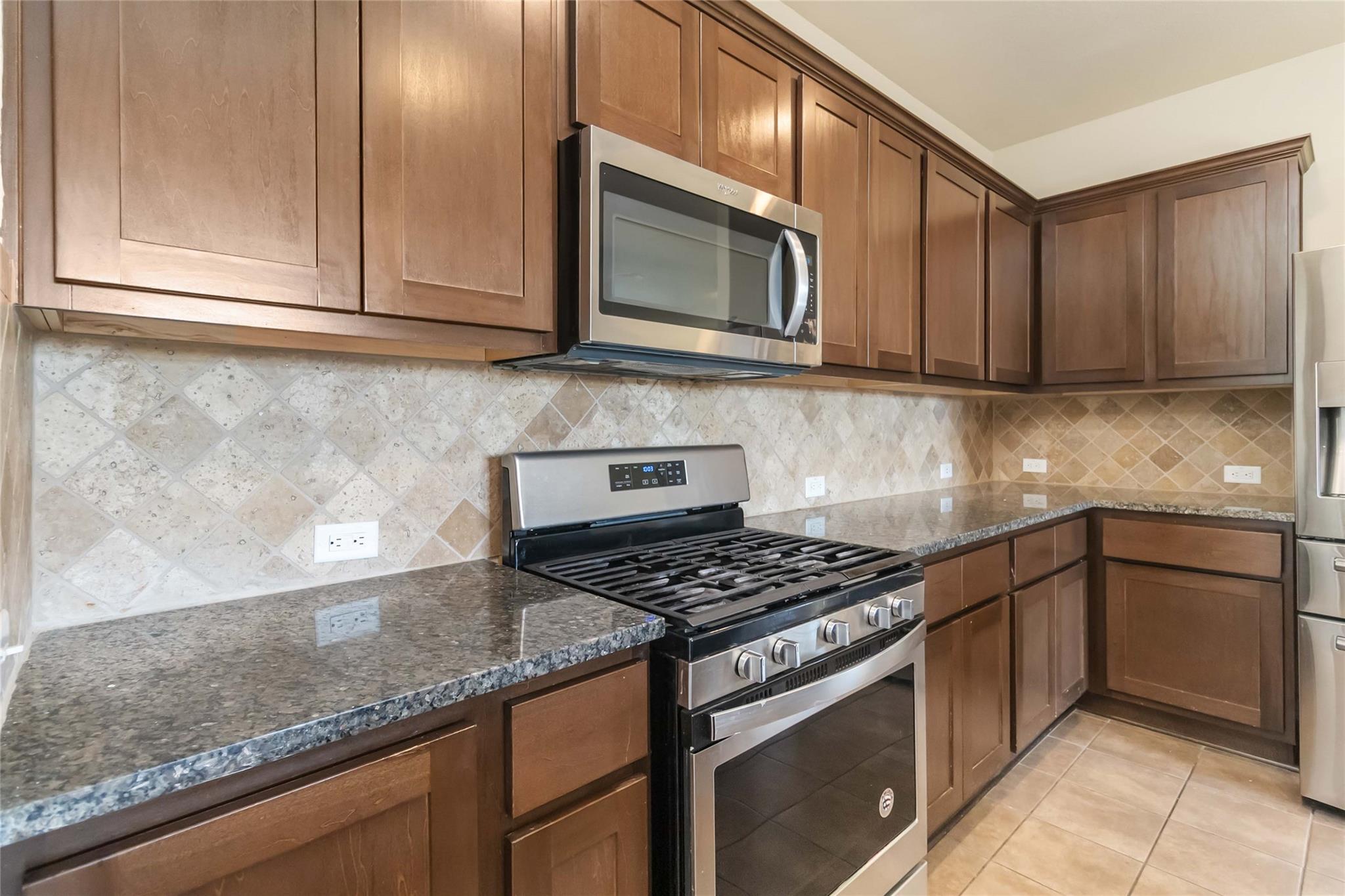 137 Gray Wolf Dr, San Marcos, TX 78666