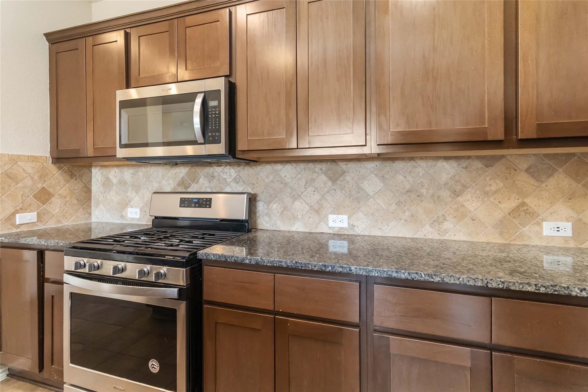 137 Gray Wolf Dr, San Marcos, TX 78666