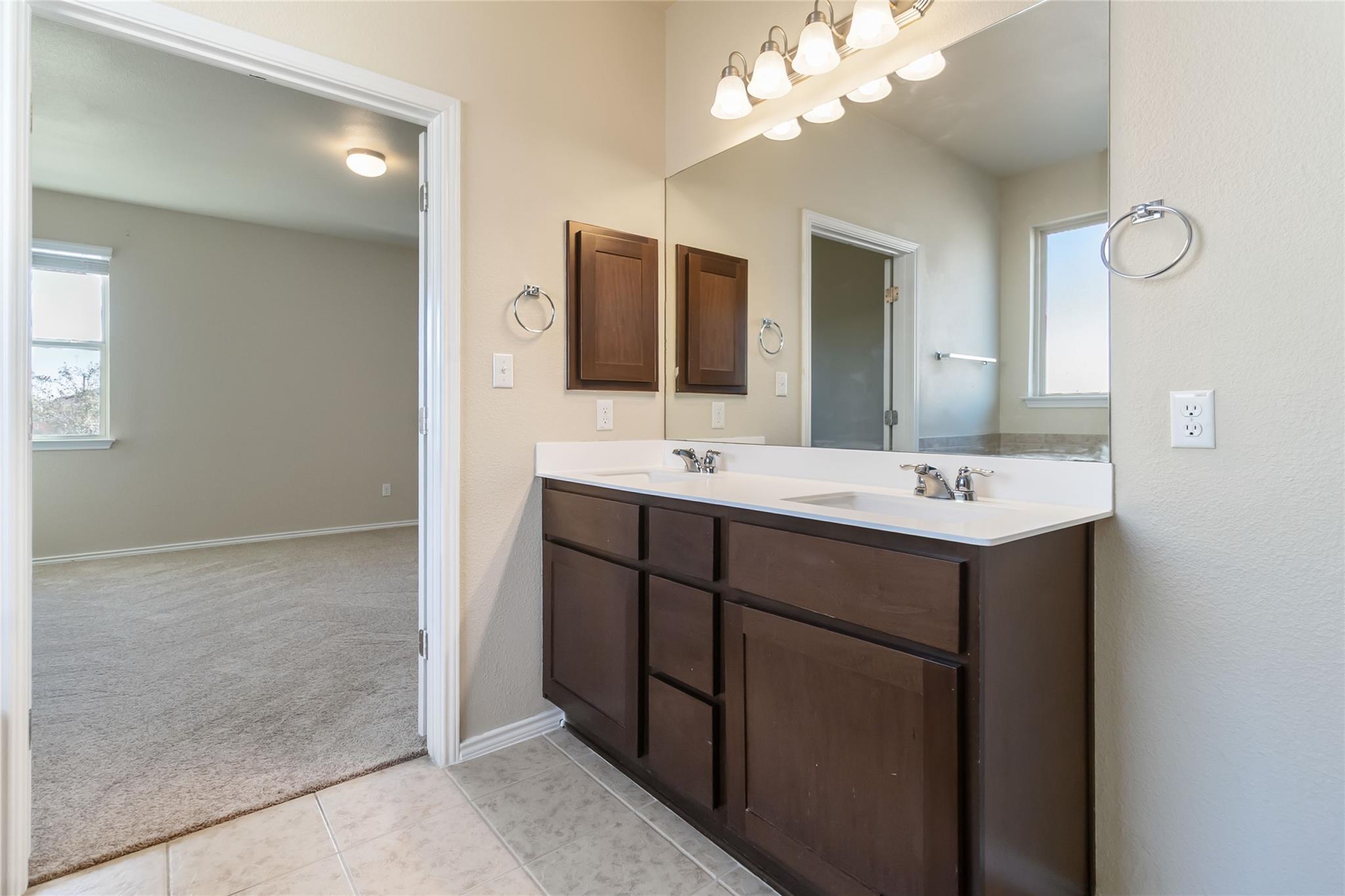 137 Gray Wolf Dr, San Marcos, TX 78666