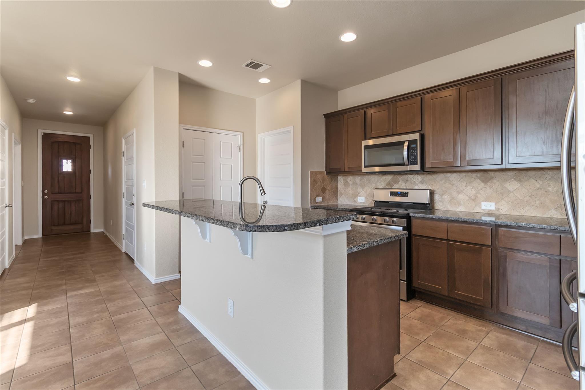 137 Gray Wolf Dr, San Marcos, TX 78666