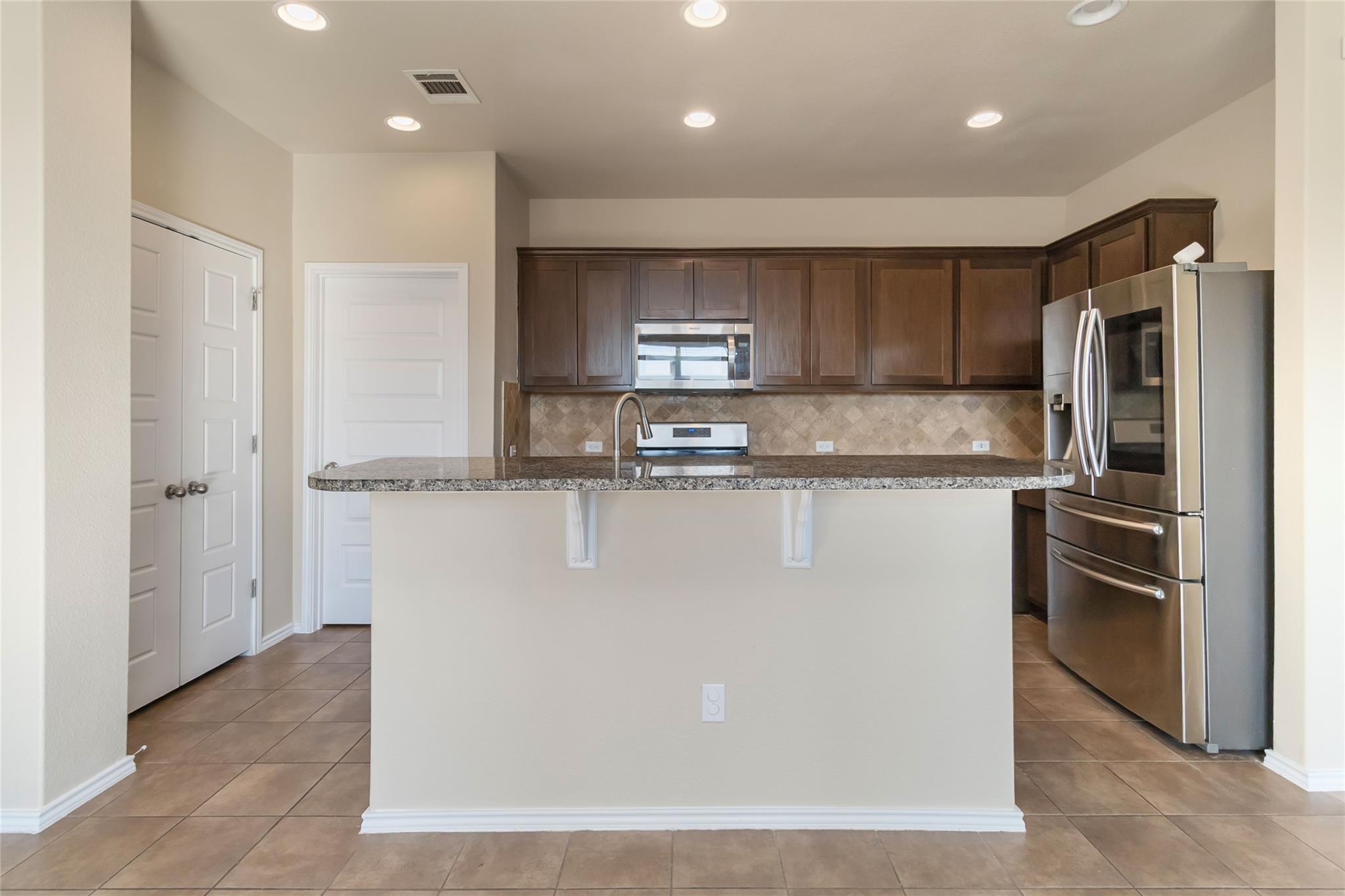 137 Gray Wolf Dr, San Marcos, TX 78666