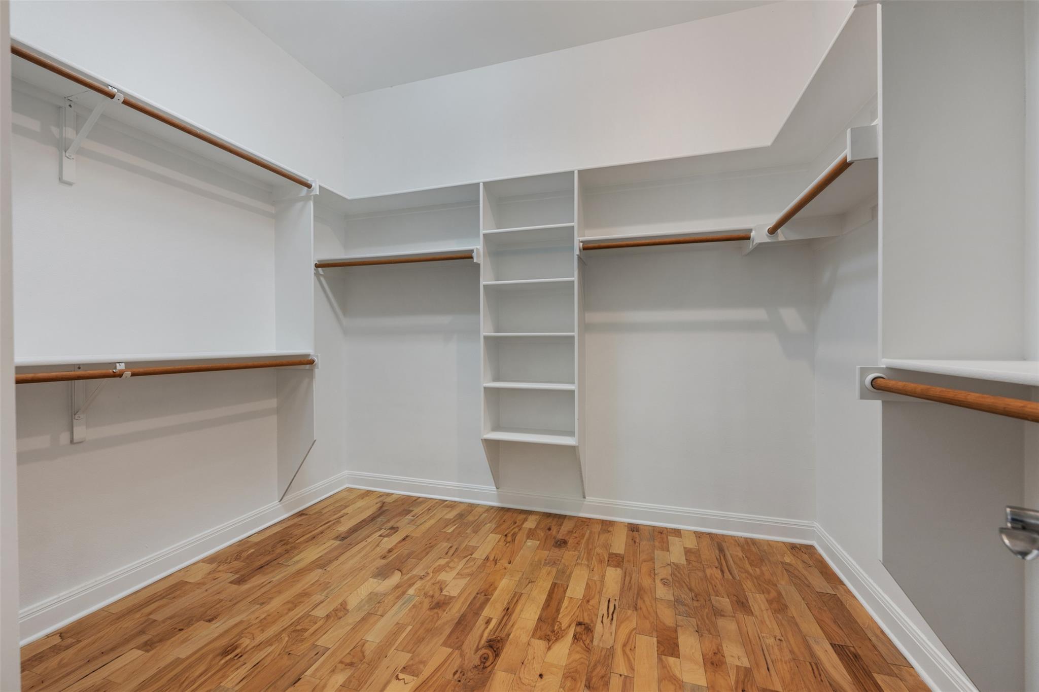 27 Autumn Oaks Dr, The Hills, TX 78738