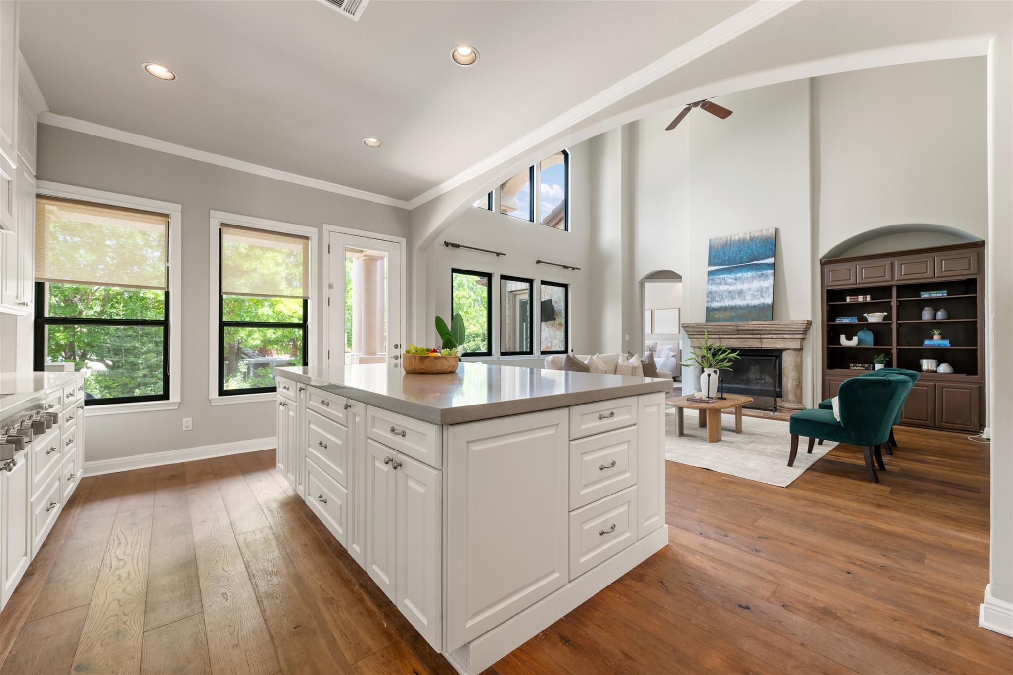 27 Autumn Oaks Dr, The Hills, TX 78738