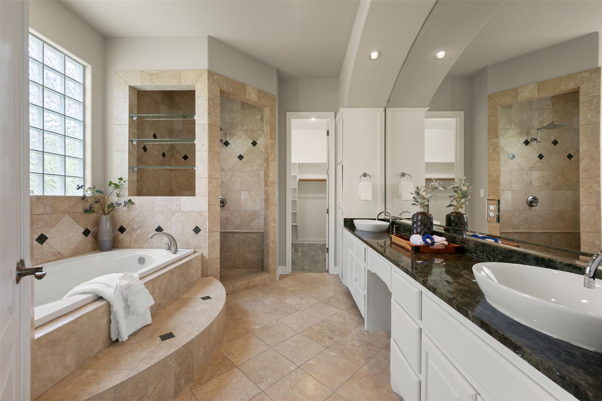 27 Autumn Oaks Dr, The Hills, TX 78738