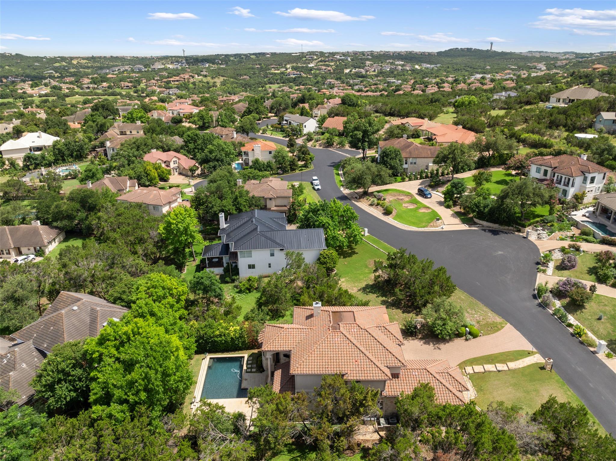 27 Autumn Oaks Dr, The Hills, TX 78738