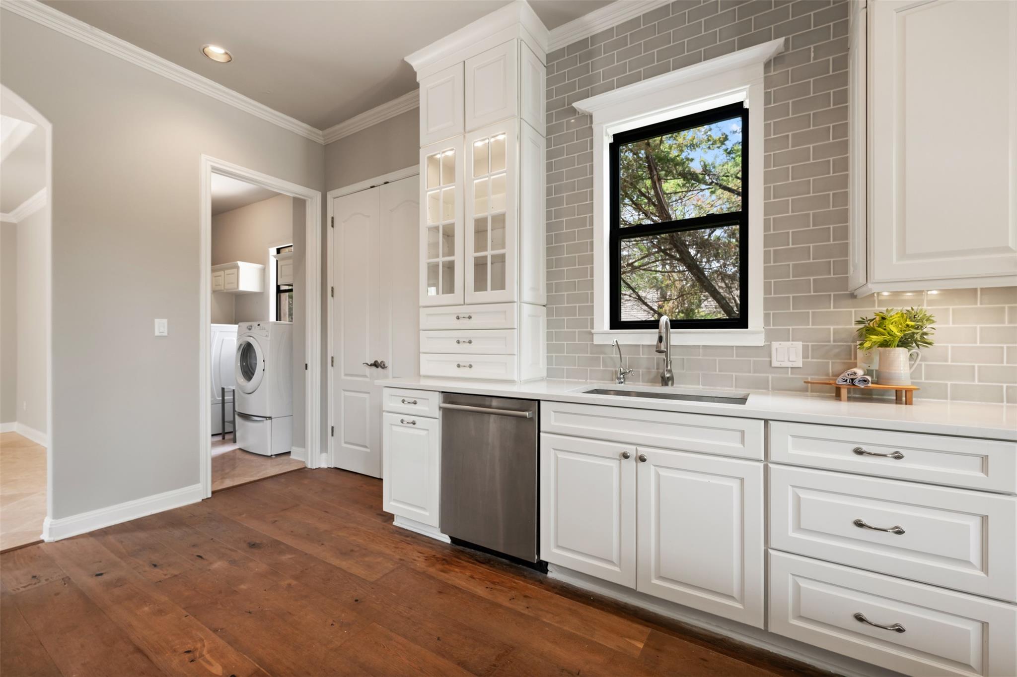 27 Autumn Oaks Dr, The Hills, TX 78738