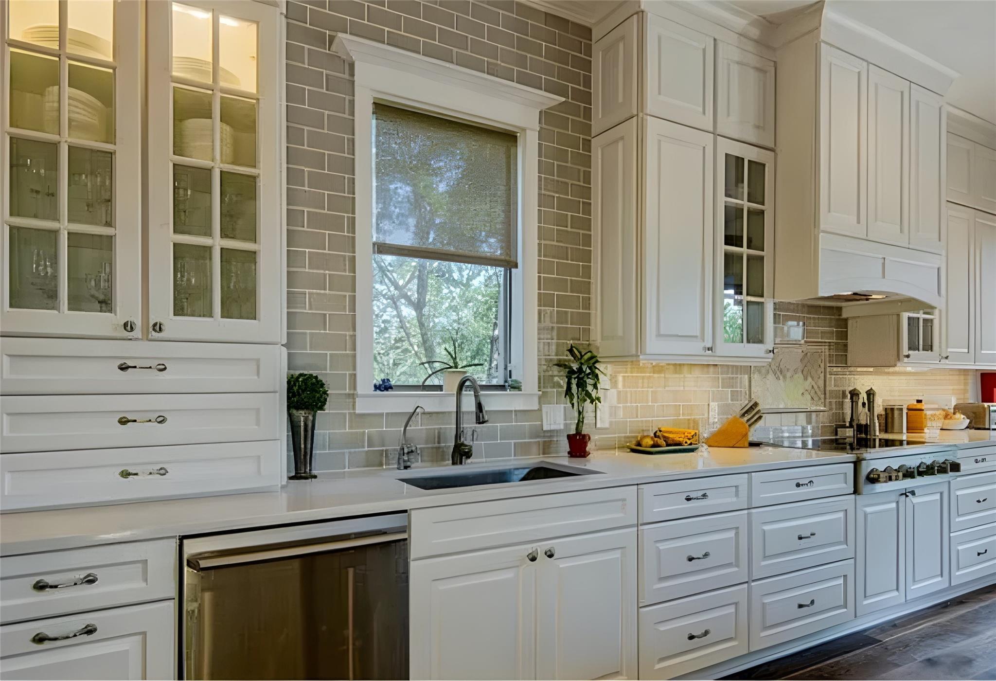 27 Autumn Oaks Dr, The Hills, TX 78738