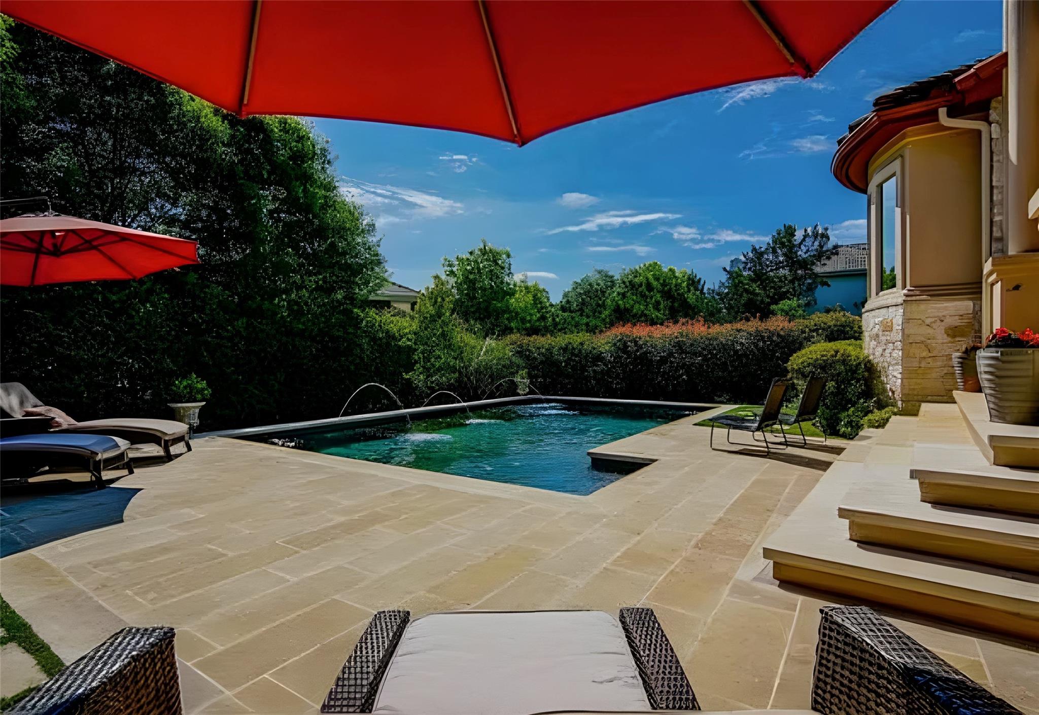 27 Autumn Oaks Dr, The Hills, TX 78738