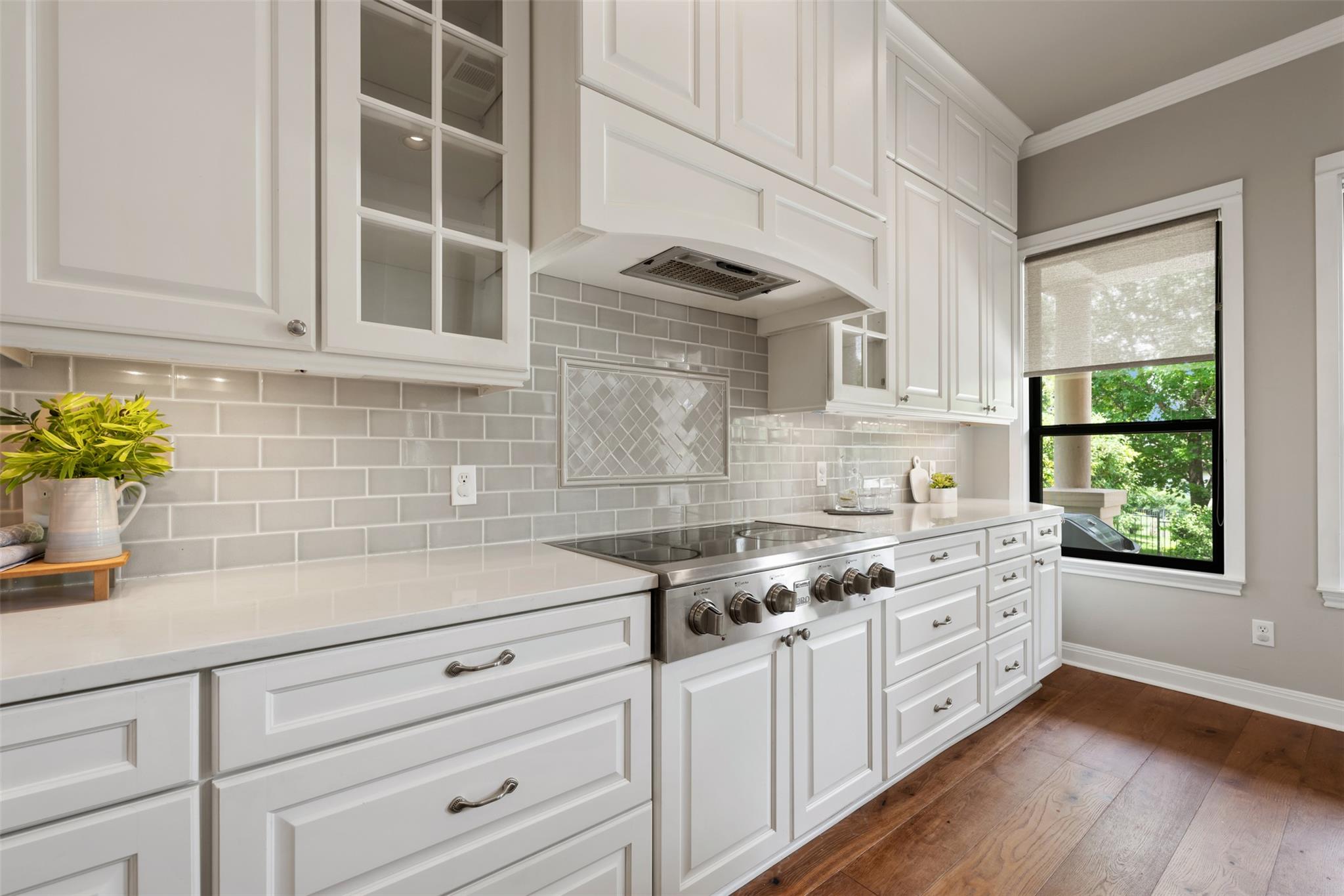 27 Autumn Oaks Dr, The Hills, TX 78738