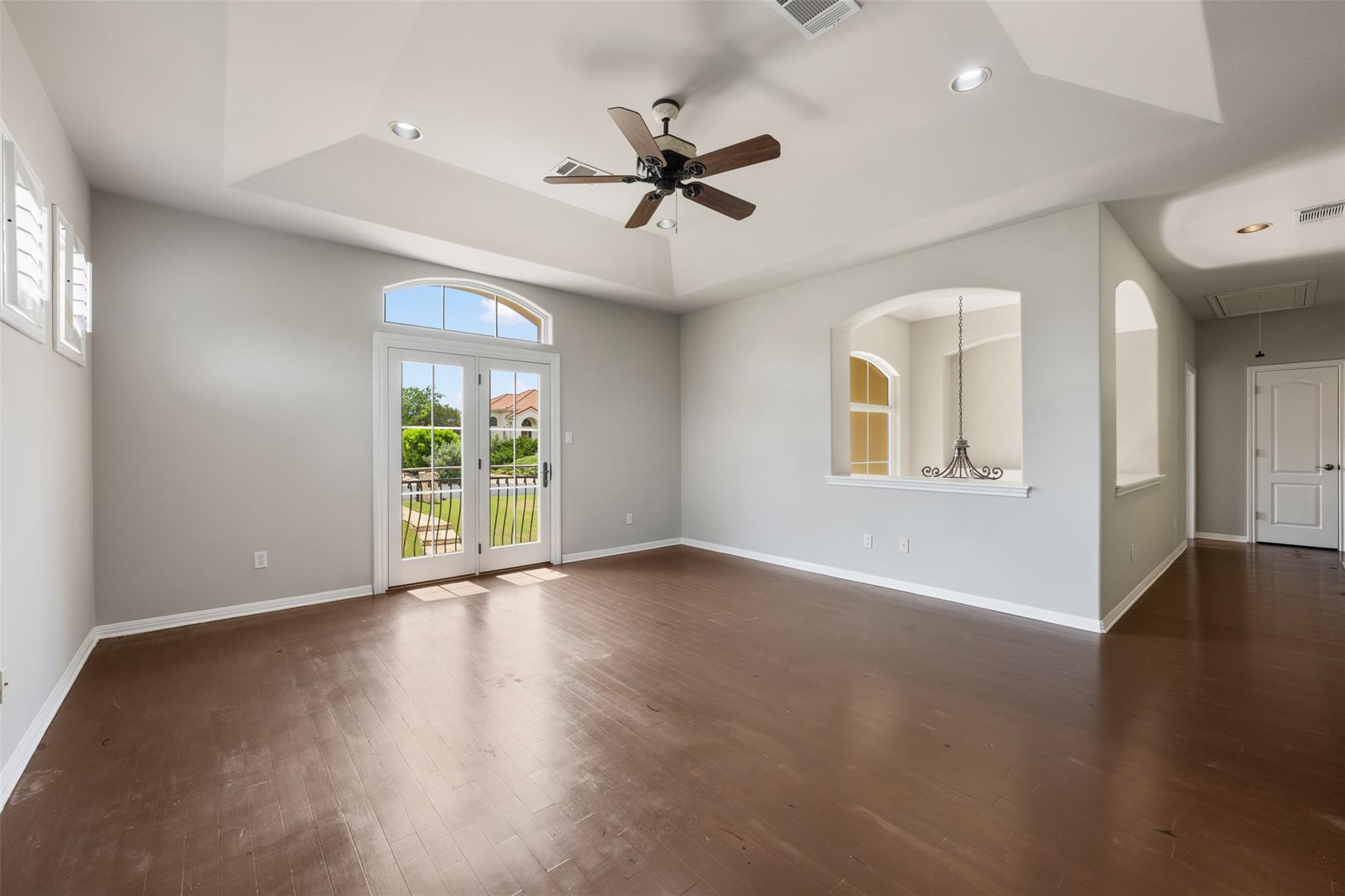 27 Autumn Oaks Dr, The Hills, TX 78738