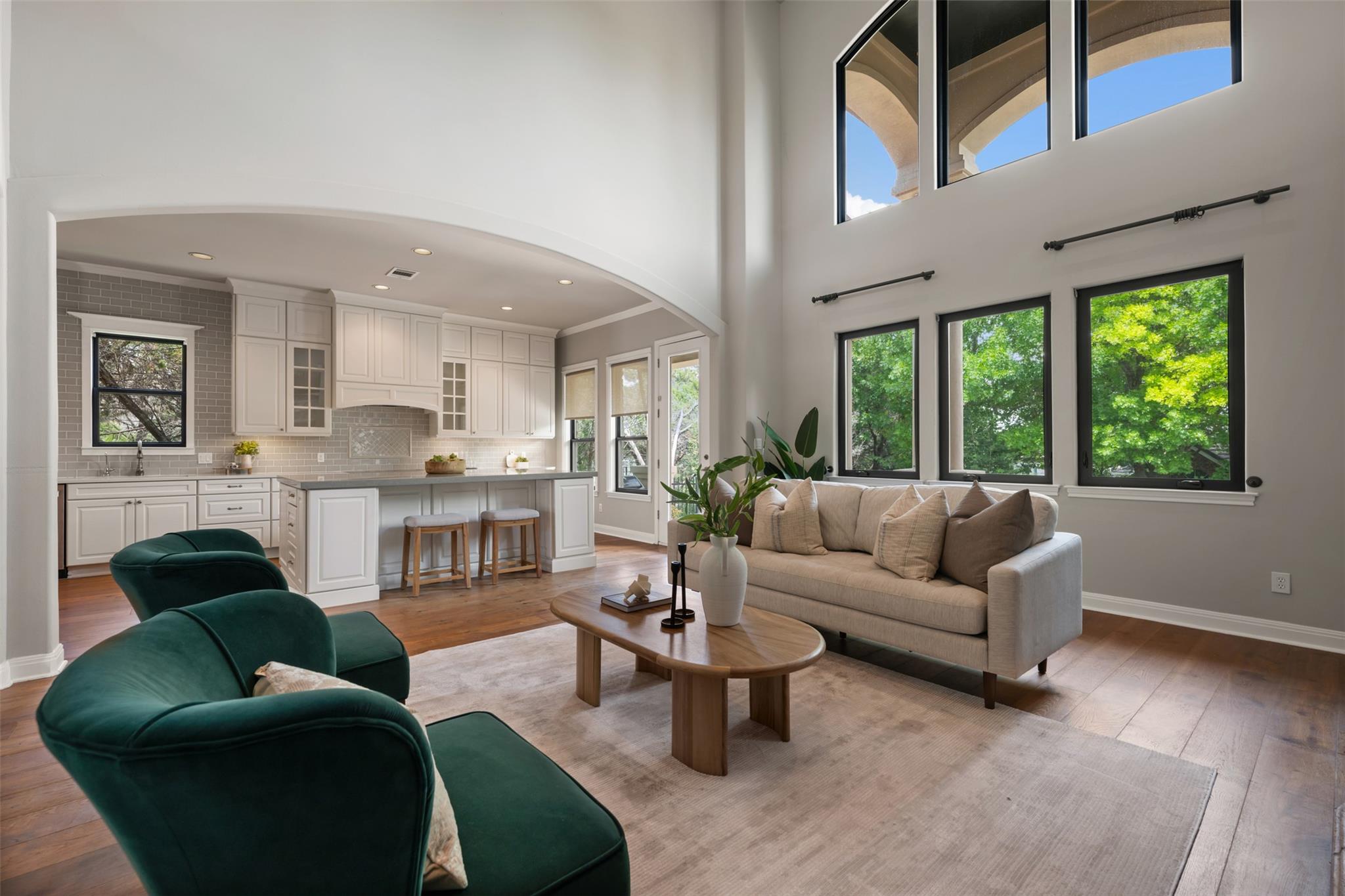 27 Autumn Oaks Dr, The Hills, TX 78738