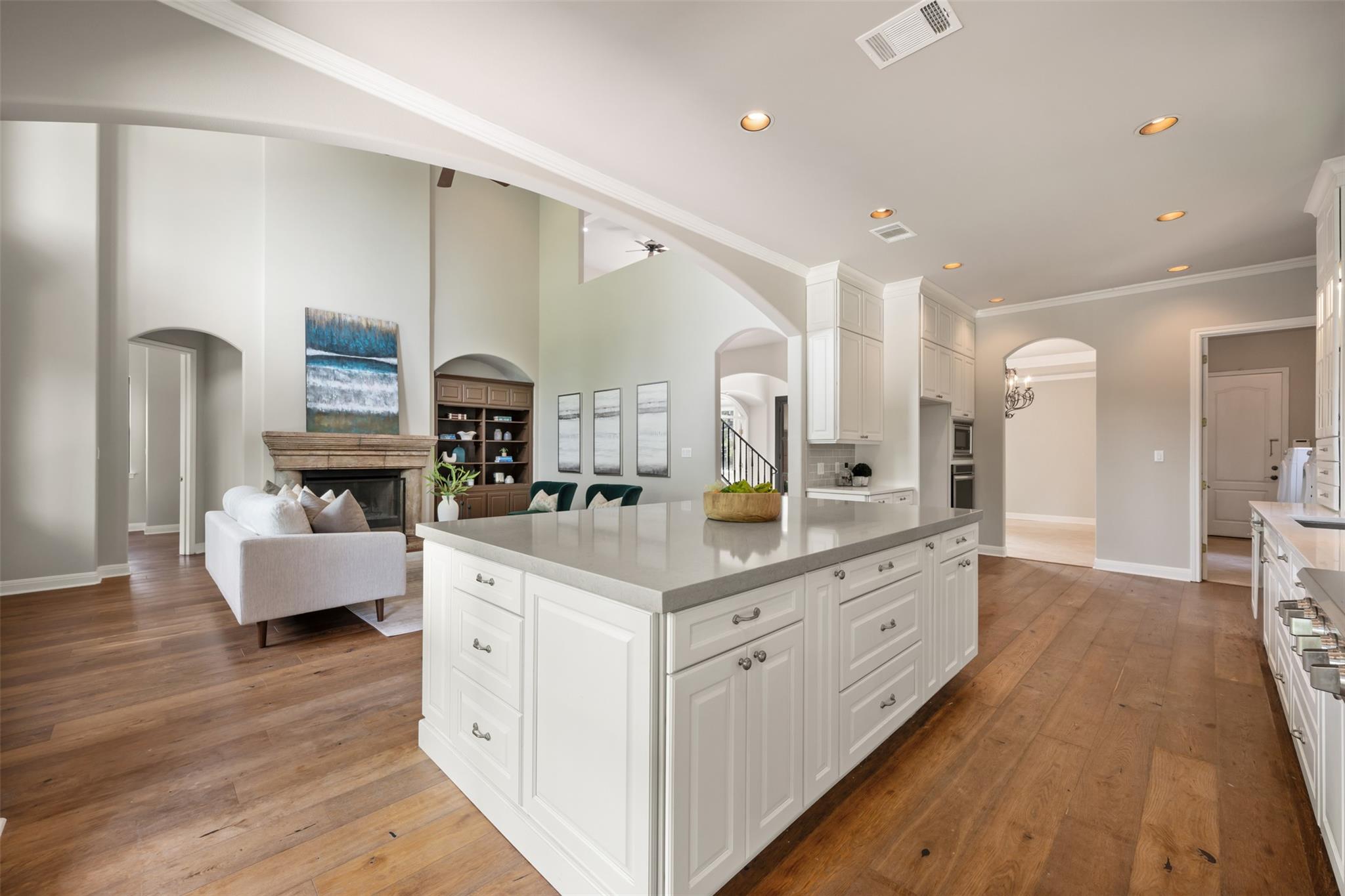 27 Autumn Oaks Dr, The Hills, TX 78738