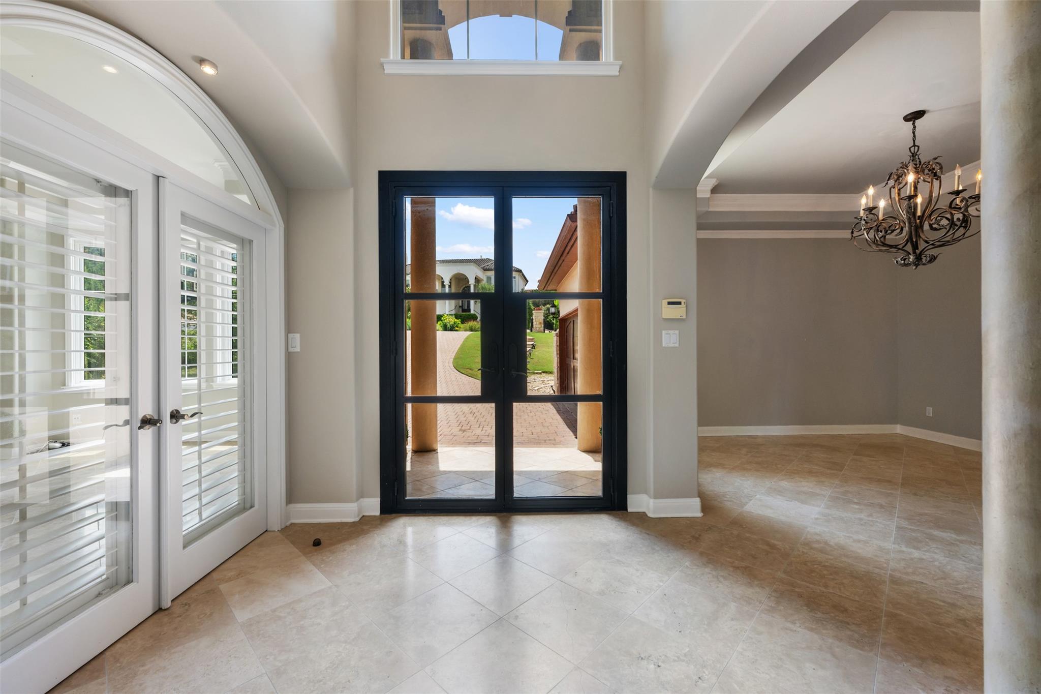 27 Autumn Oaks Dr, The Hills, TX 78738